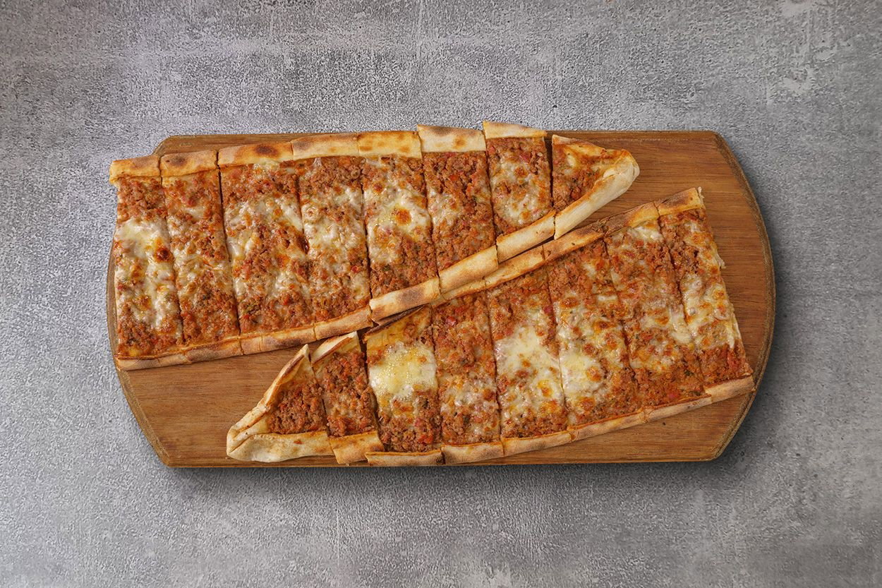 Kıymalı Kaşarlı Pide