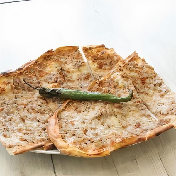 Kıymalı Kaşarlı Pide