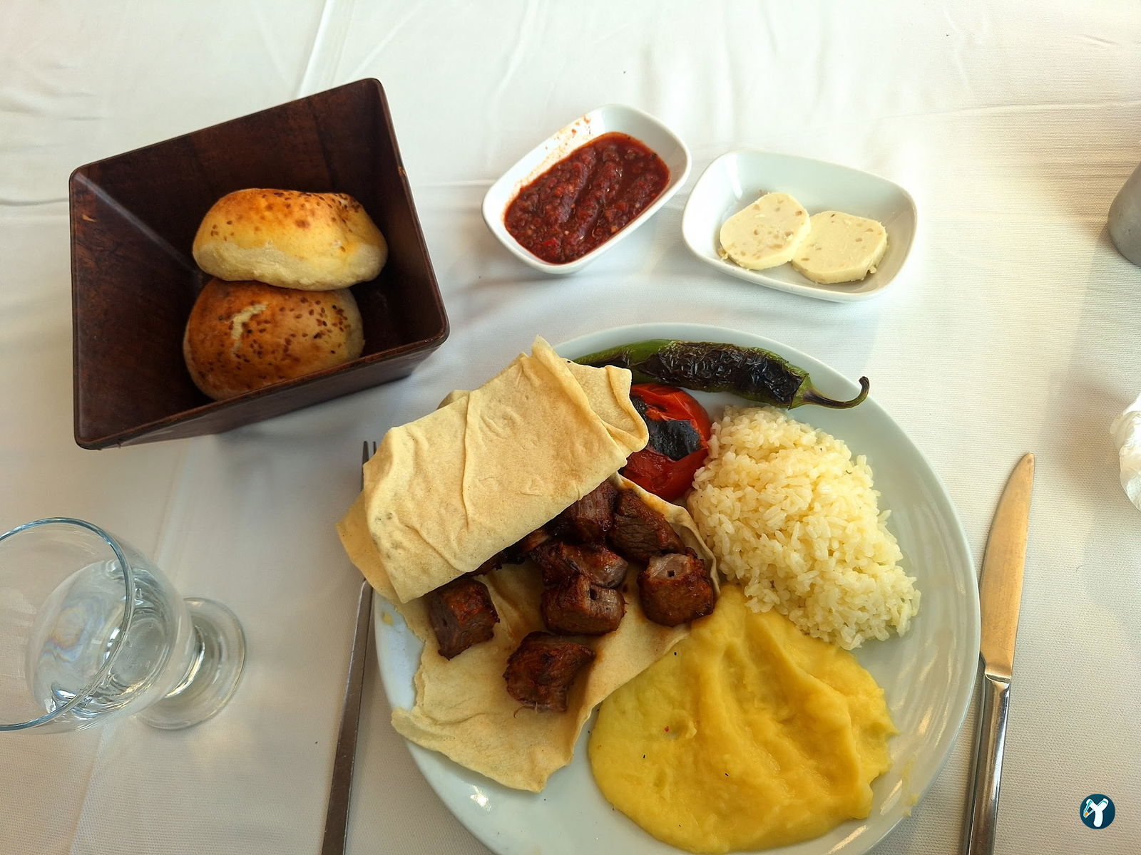 Kanatçı Muhtar’In Köyü Muhtar Halis Restaurant