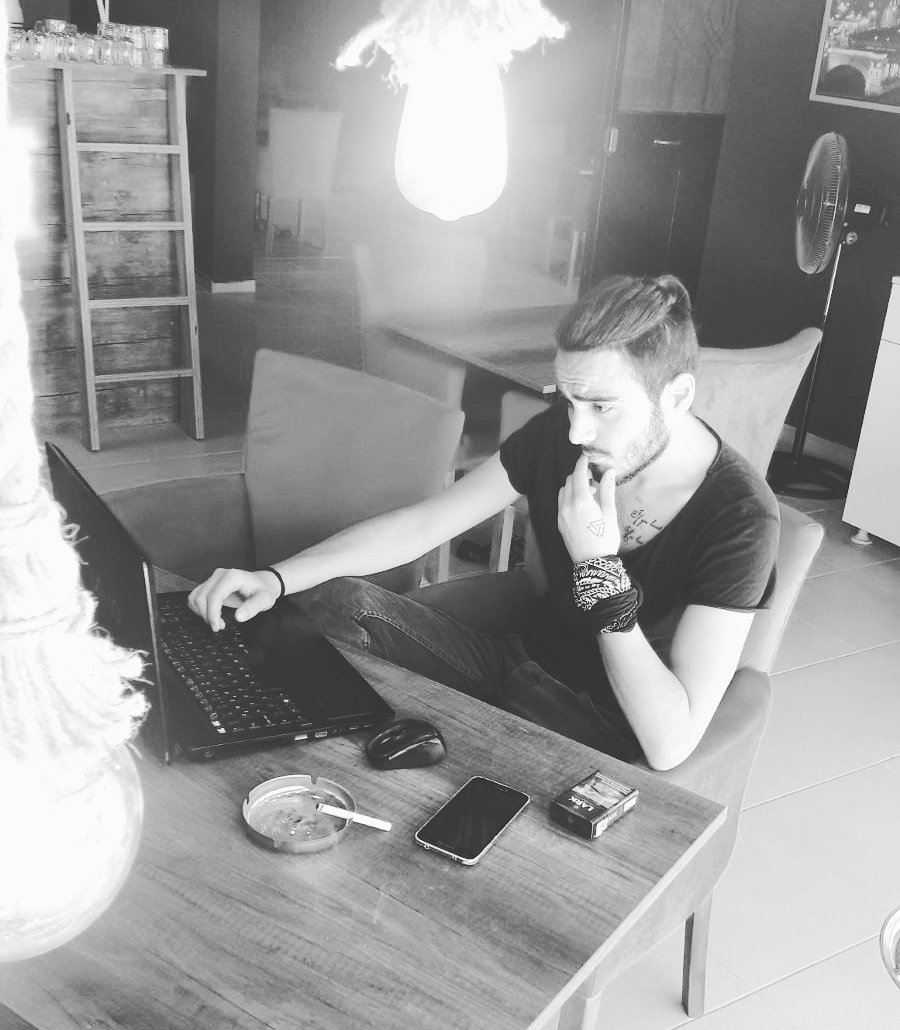 Üzüm Şeftali̇ Cafe