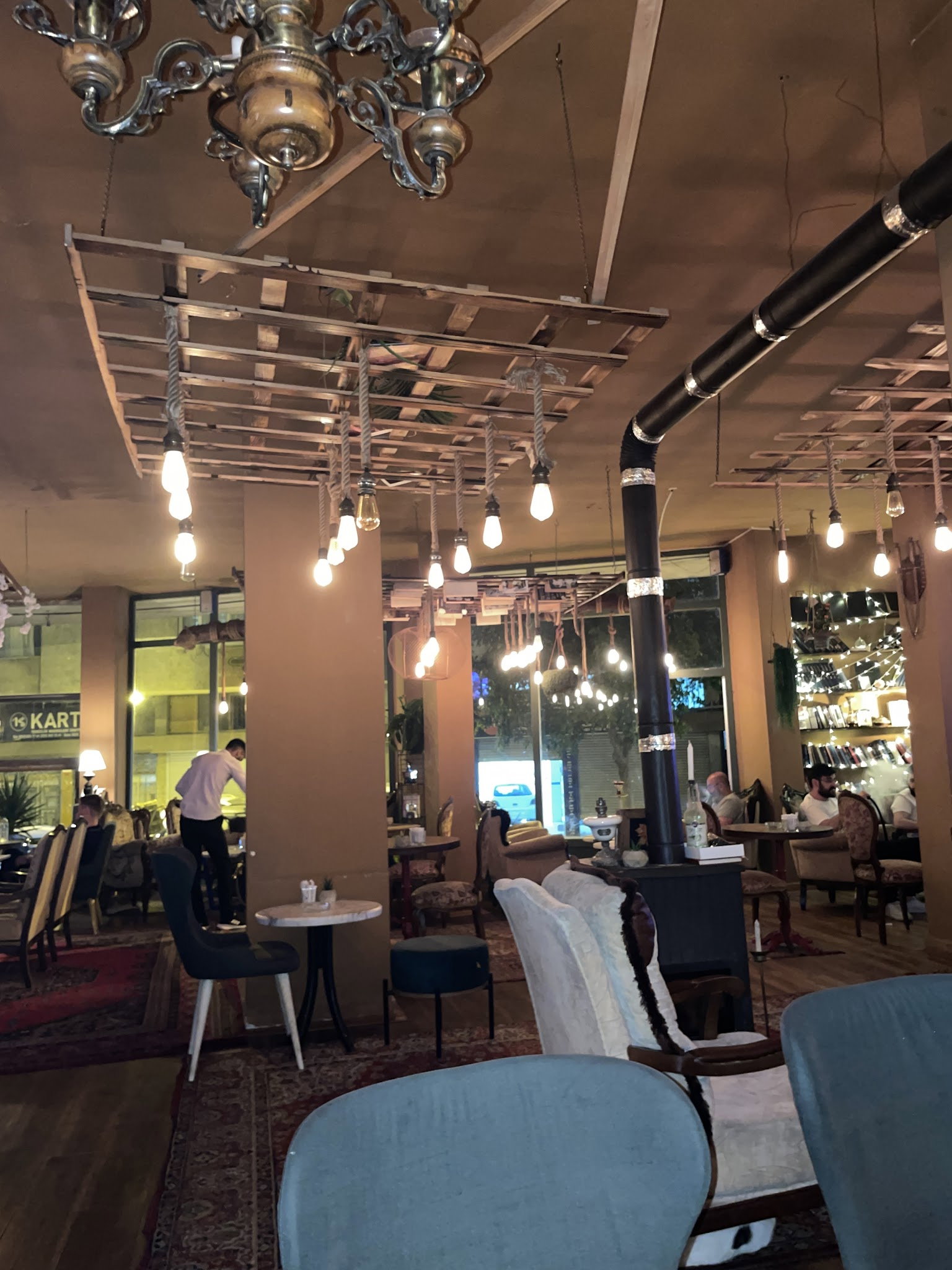 Üzüm Şeftali̇ Cafe