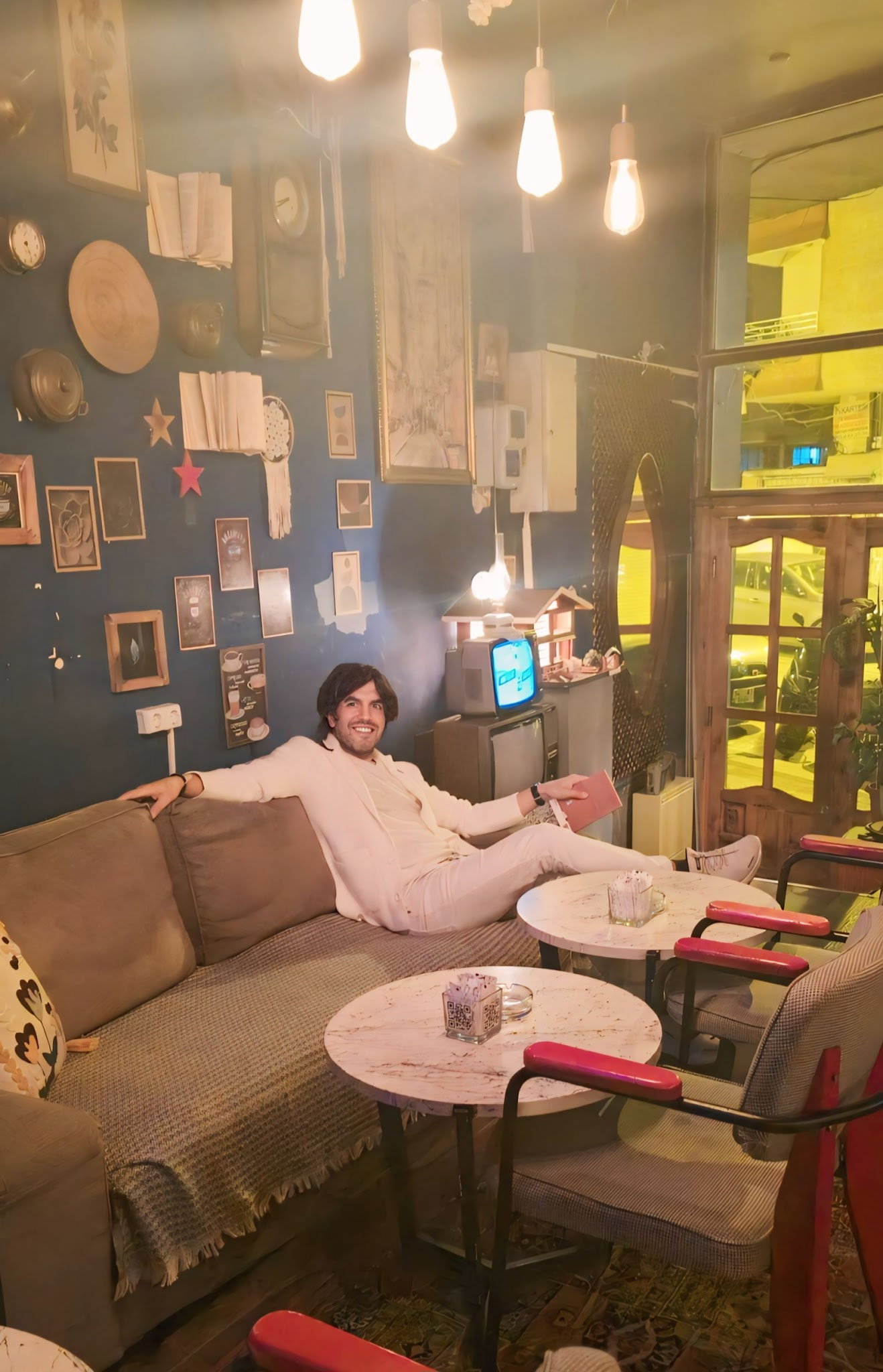 Üzüm Şeftali̇ Cafe