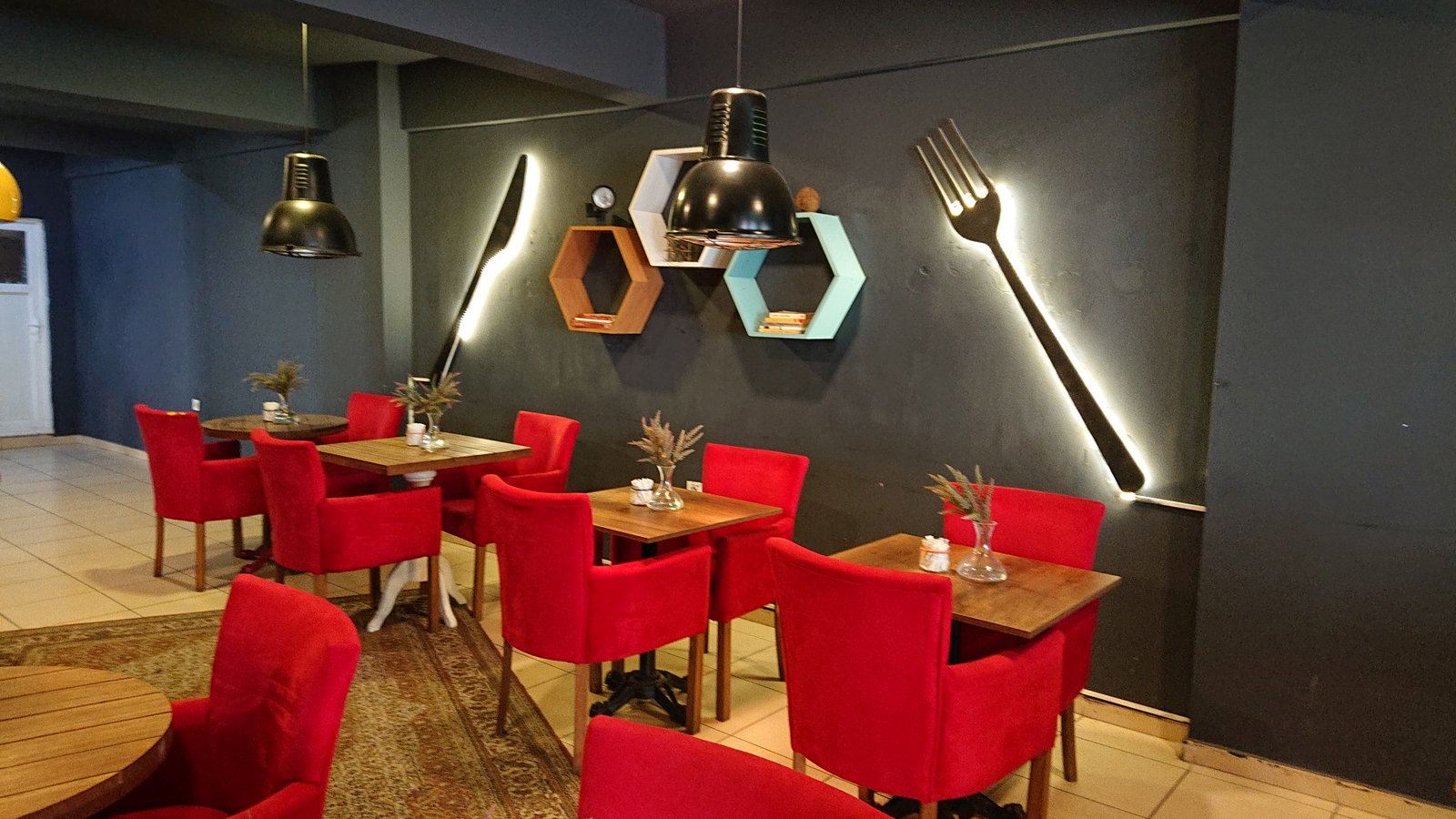 Üzüm Şeftali̇ Cafe