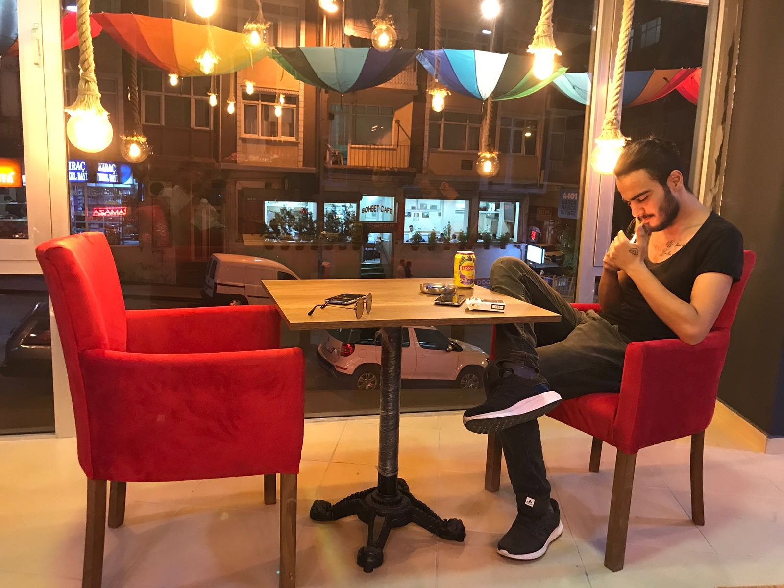 Üzüm Şeftali̇ Cafe