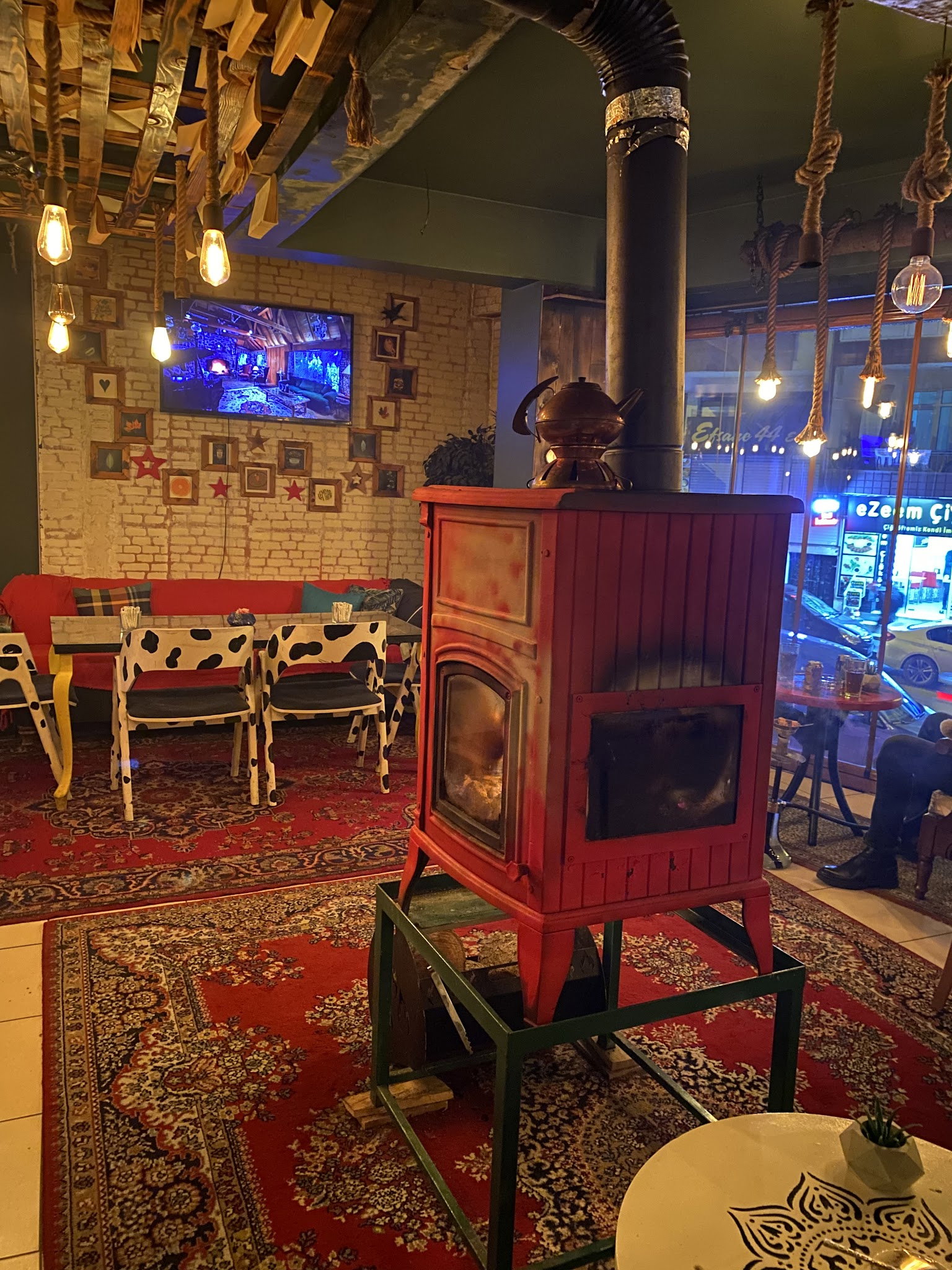 Üzüm Şeftali̇ Cafe