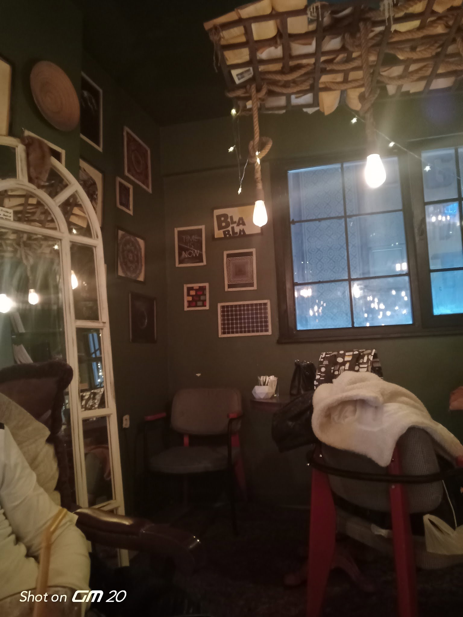 Üzüm Şeftali̇ Cafe