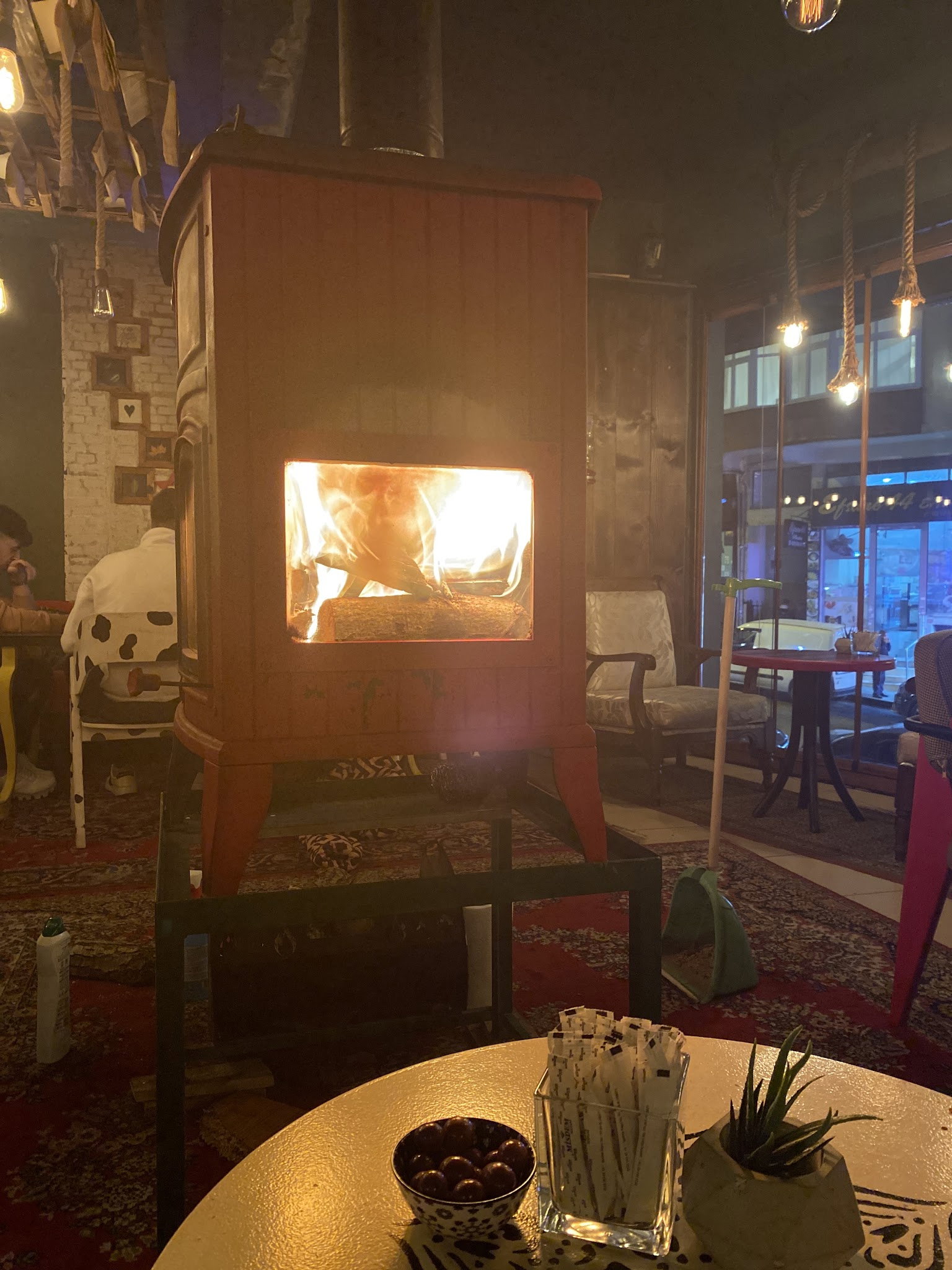 Üzüm Şeftali̇ Cafe