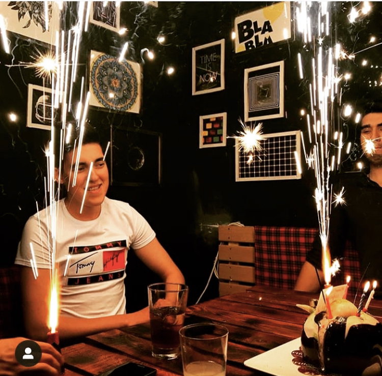 Üzüm Şeftali̇ Cafe