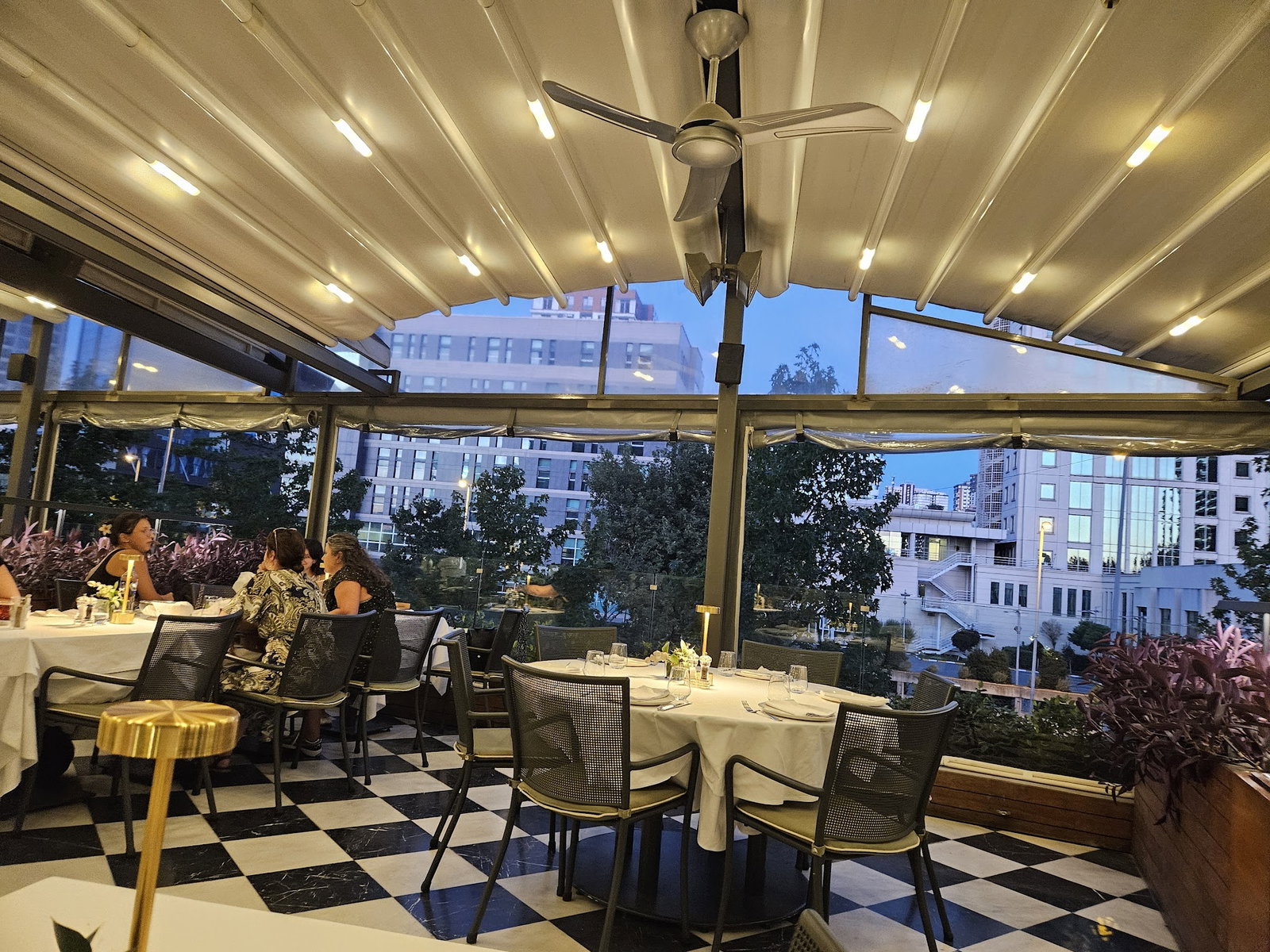 Seraf Restaurant