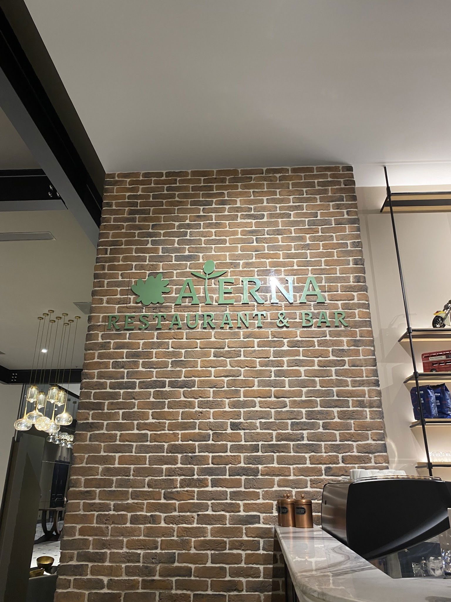 Aterna Restaurant & Bar