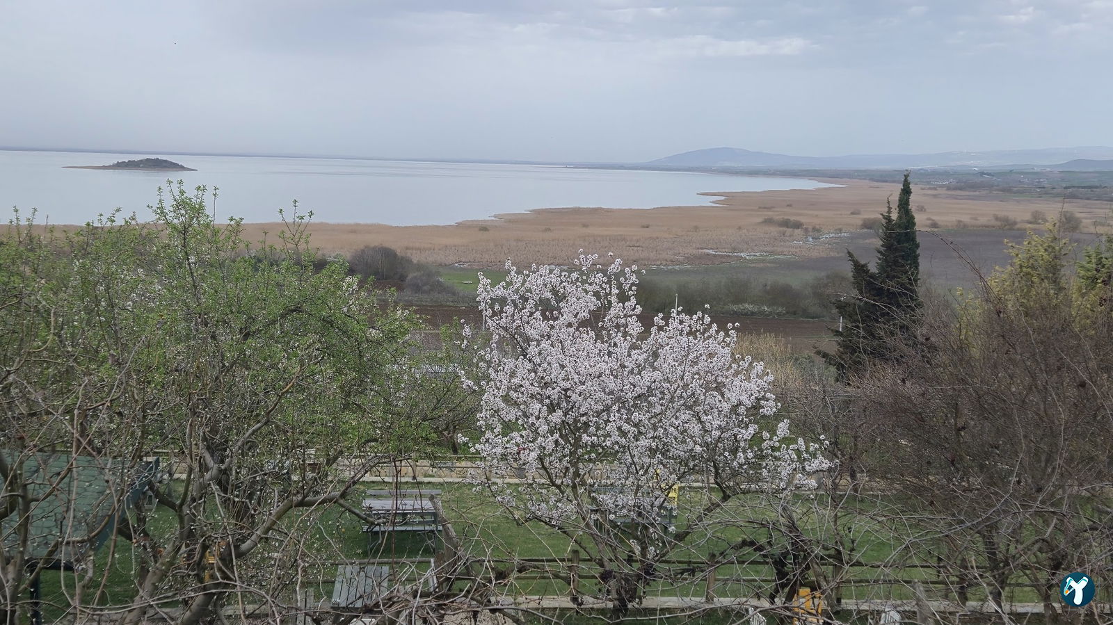 Leylek Köy Göl Evi