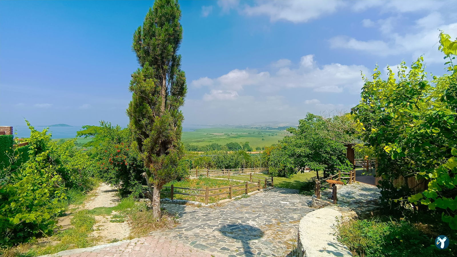 Leylek Köy Göl Evi