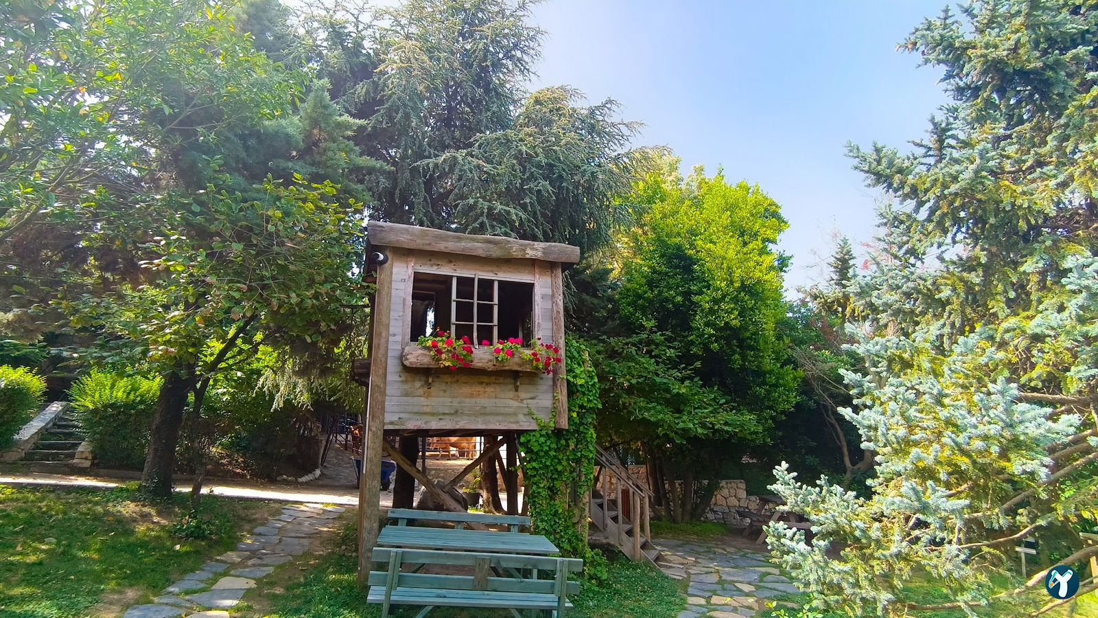 Leylek Köy Göl Evi