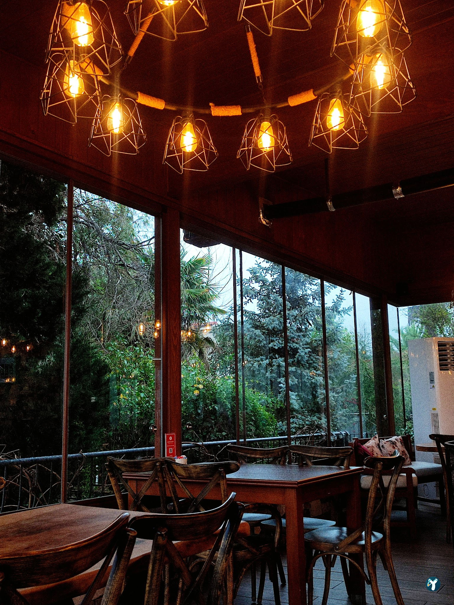 Leylek Köy Göl Evi
