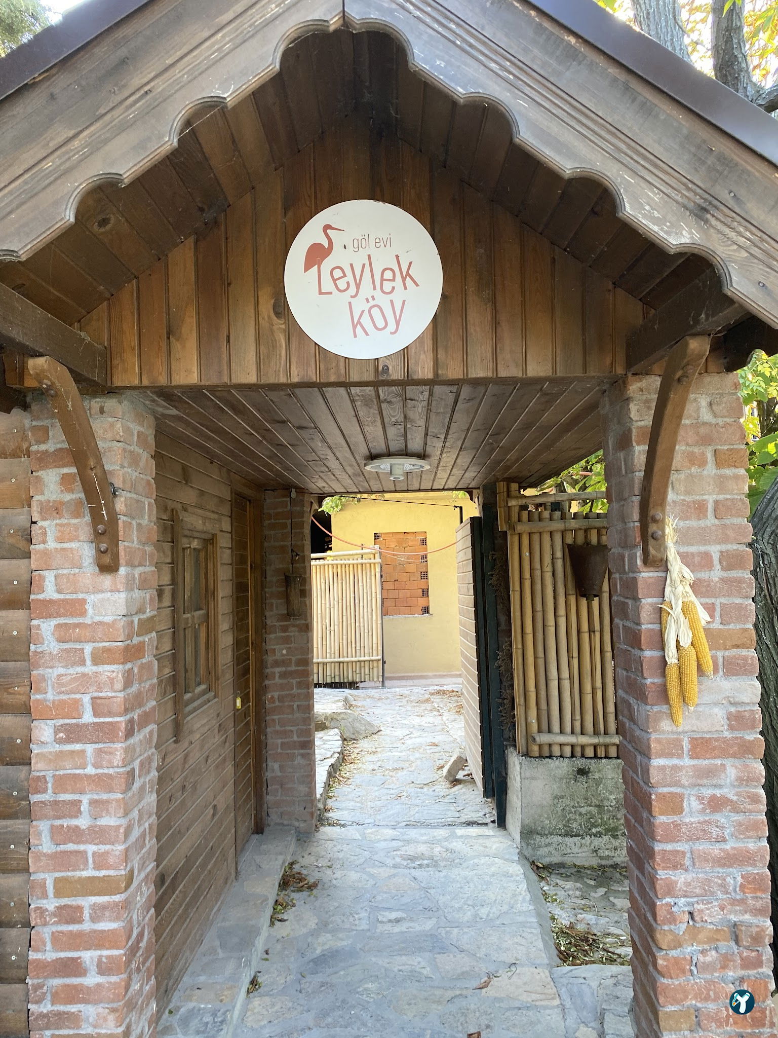 Leylek Köy Göl Evi