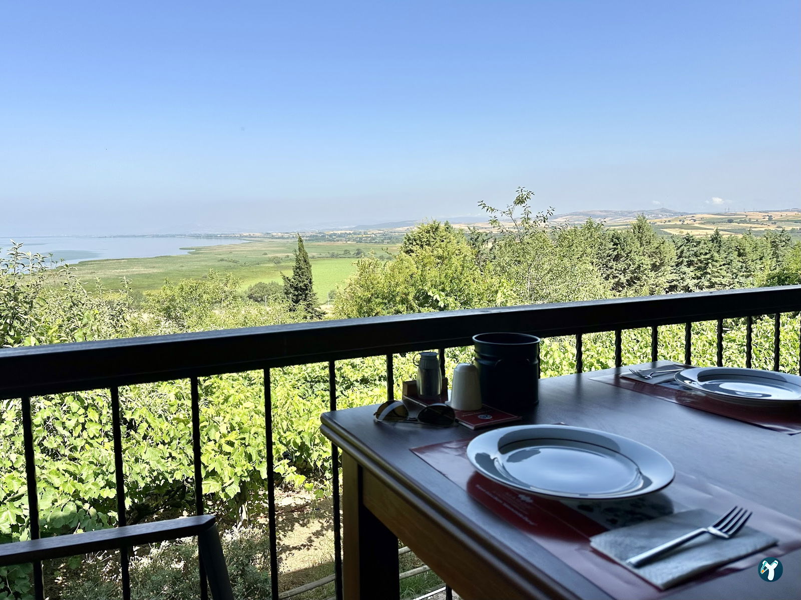 Leylek Köy Göl Evi