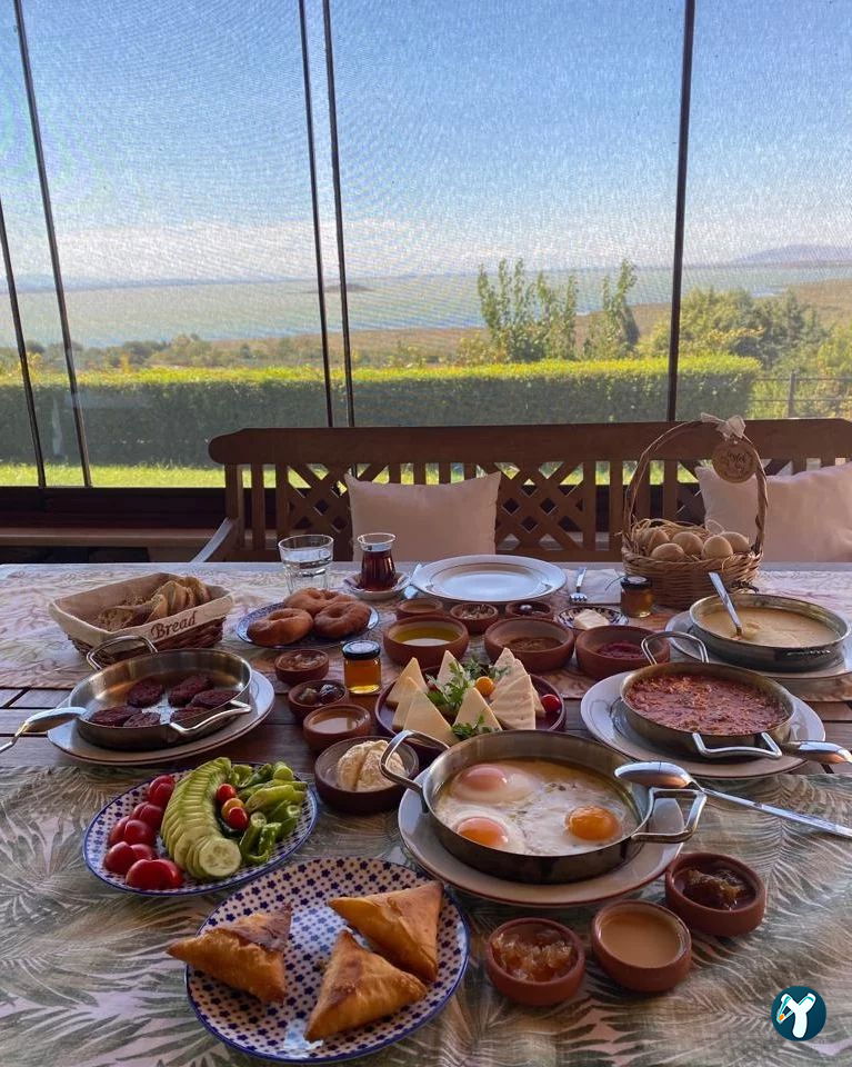 Leylek Köy Göl Evi
