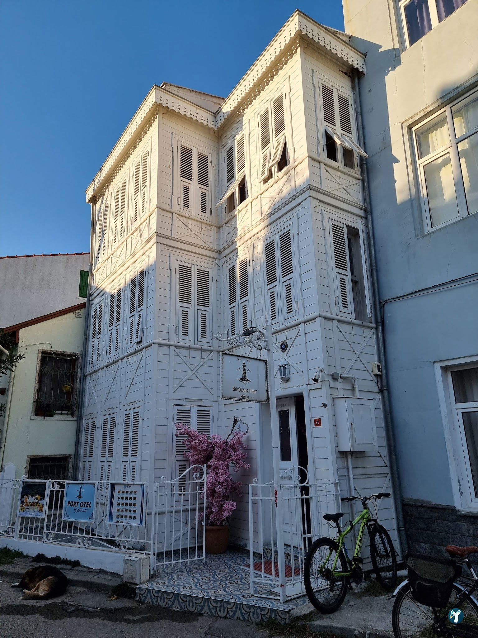 Büyükada Port Hotel