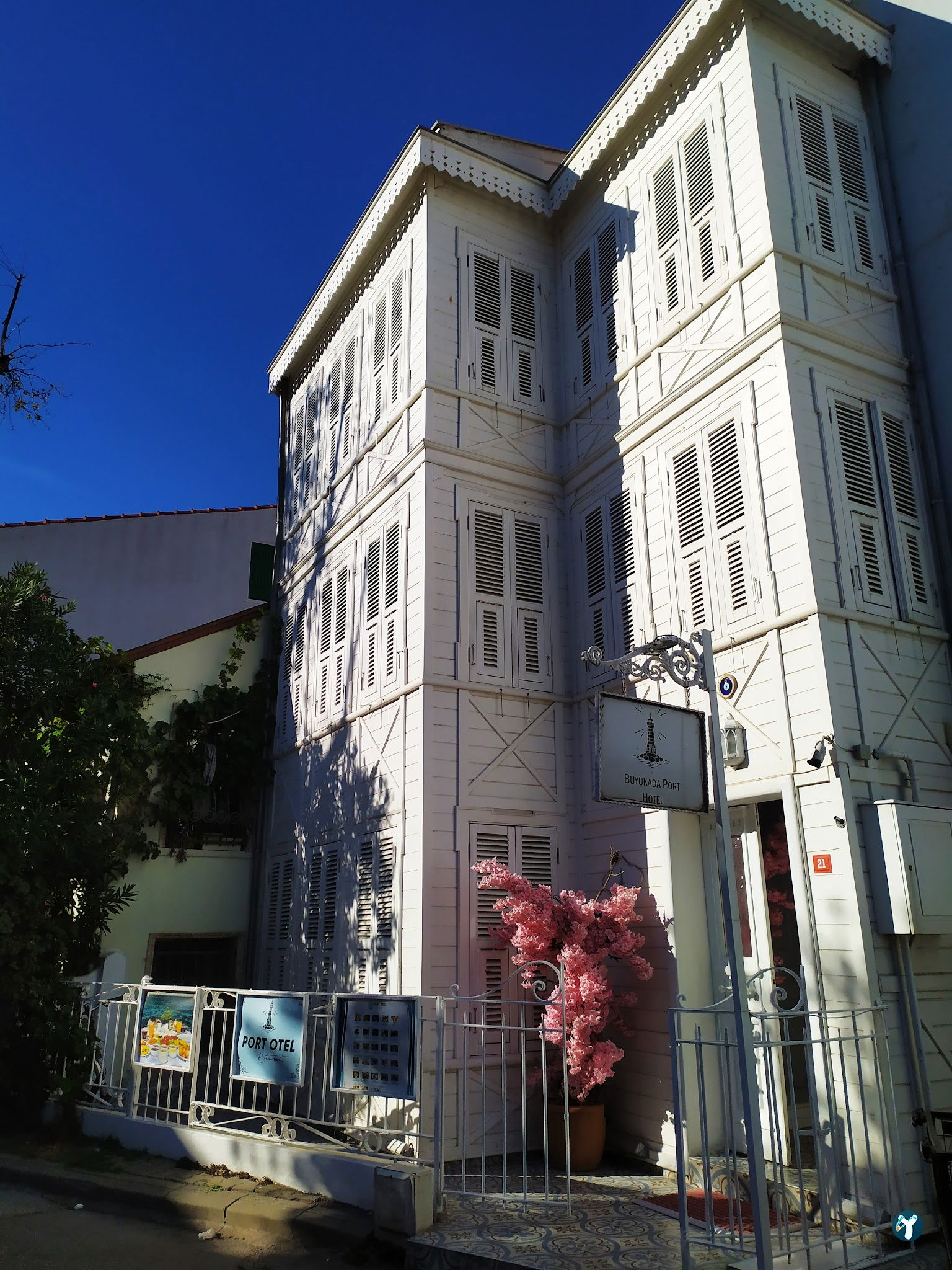 Büyükada Port Hotel