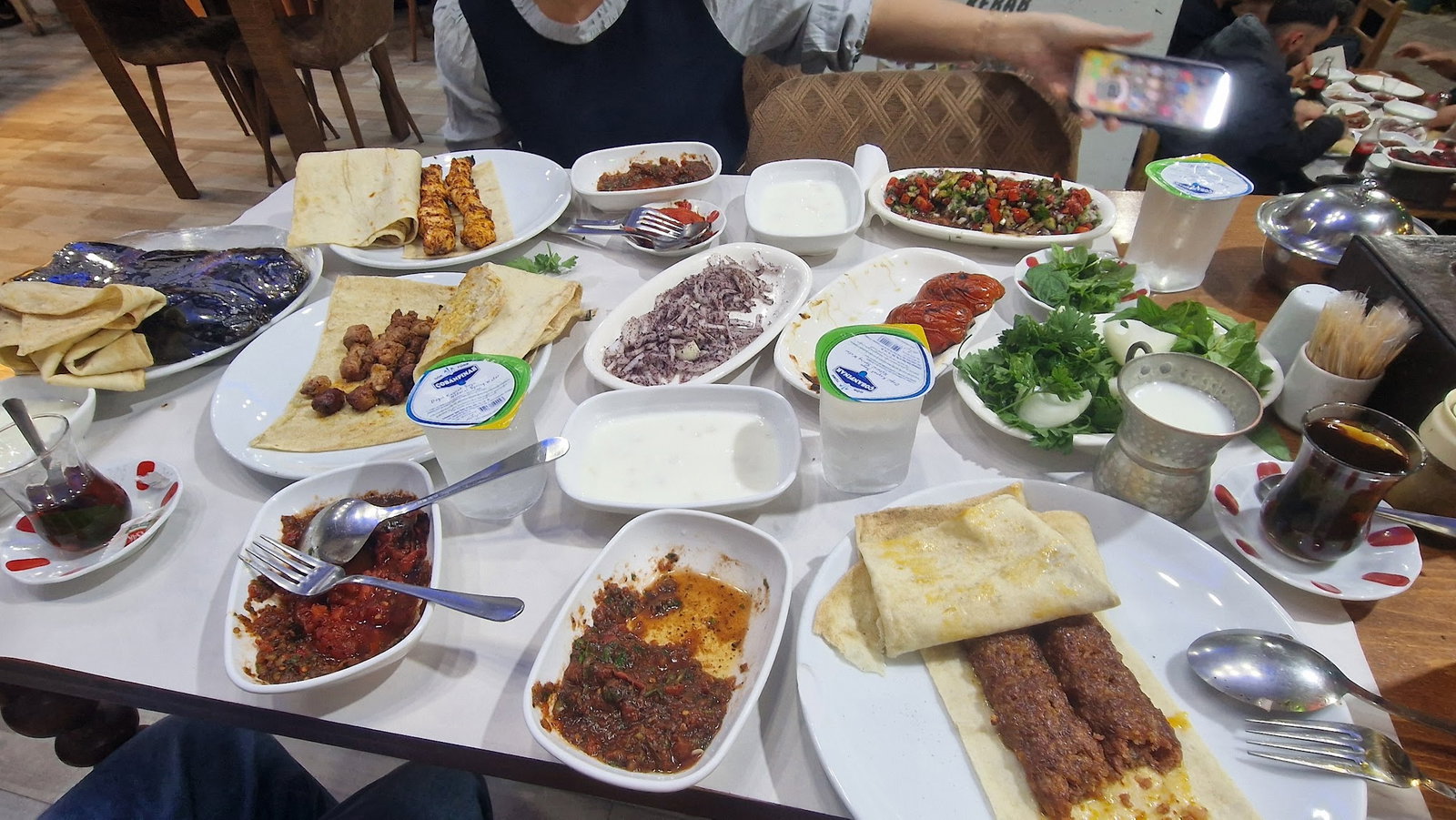 Bey'Den Kebab & Ocakbaşı Urfa Sofrası