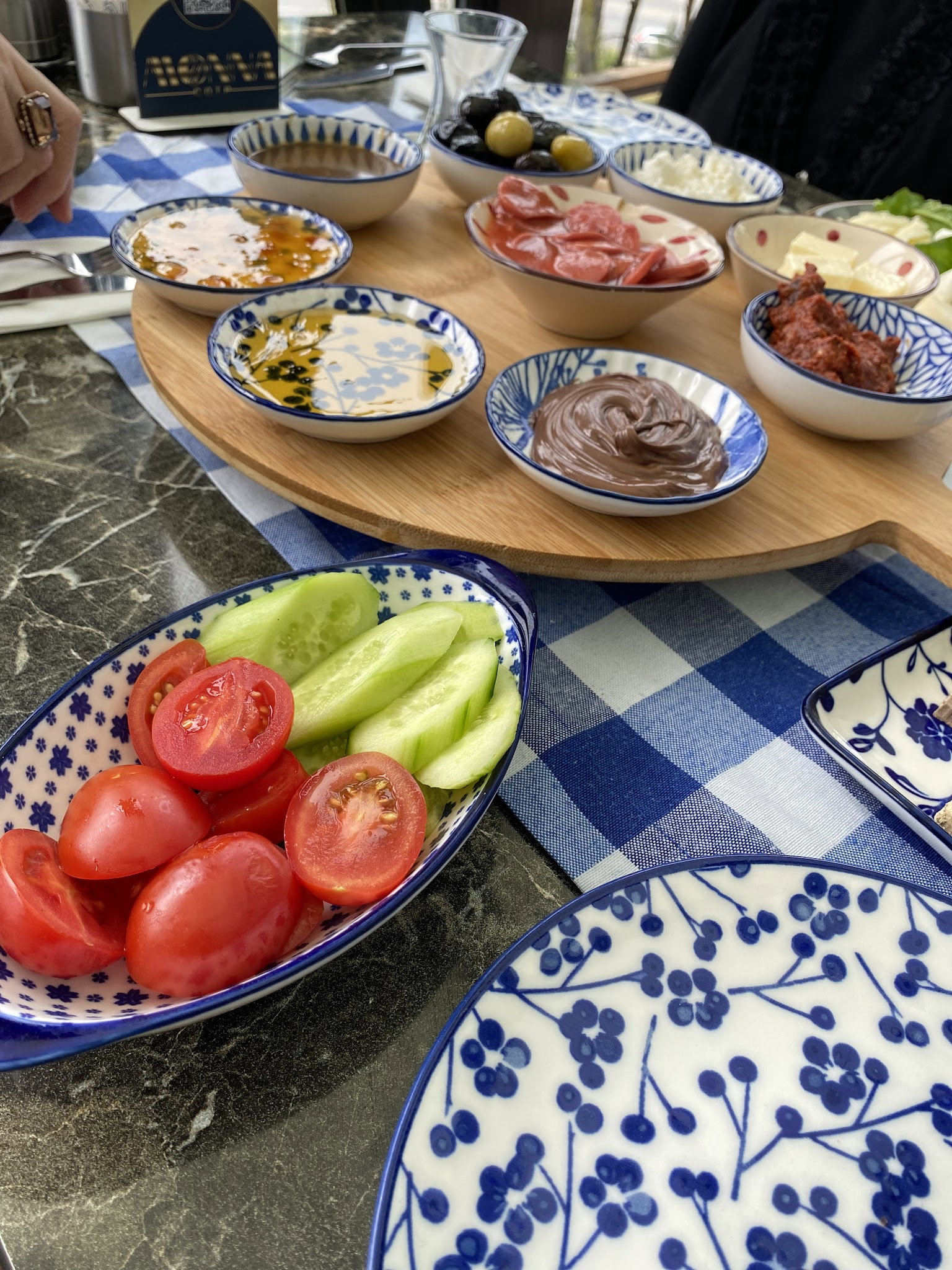 Monna Cafe Restorant