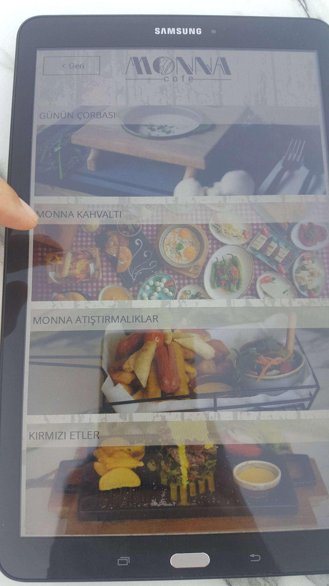 Monna Cafe Restorant