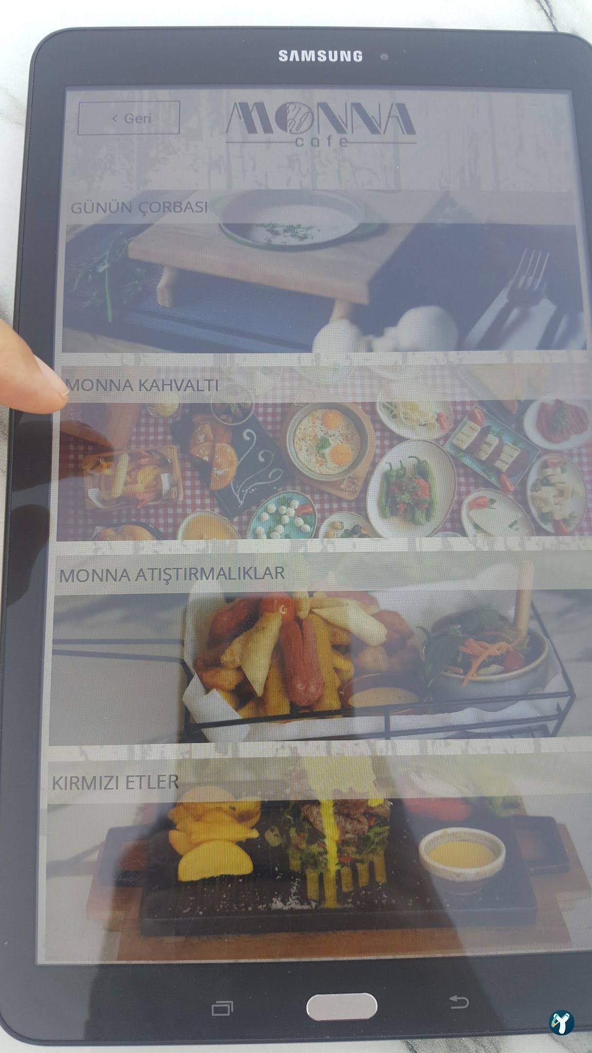 Monna Cafe Restorant