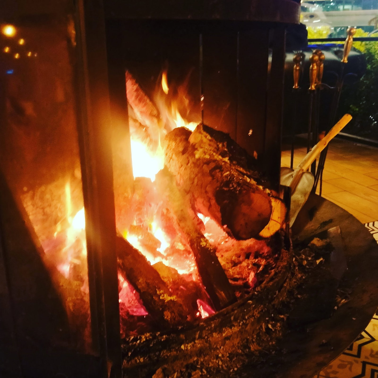 Monna Cafe Restorant