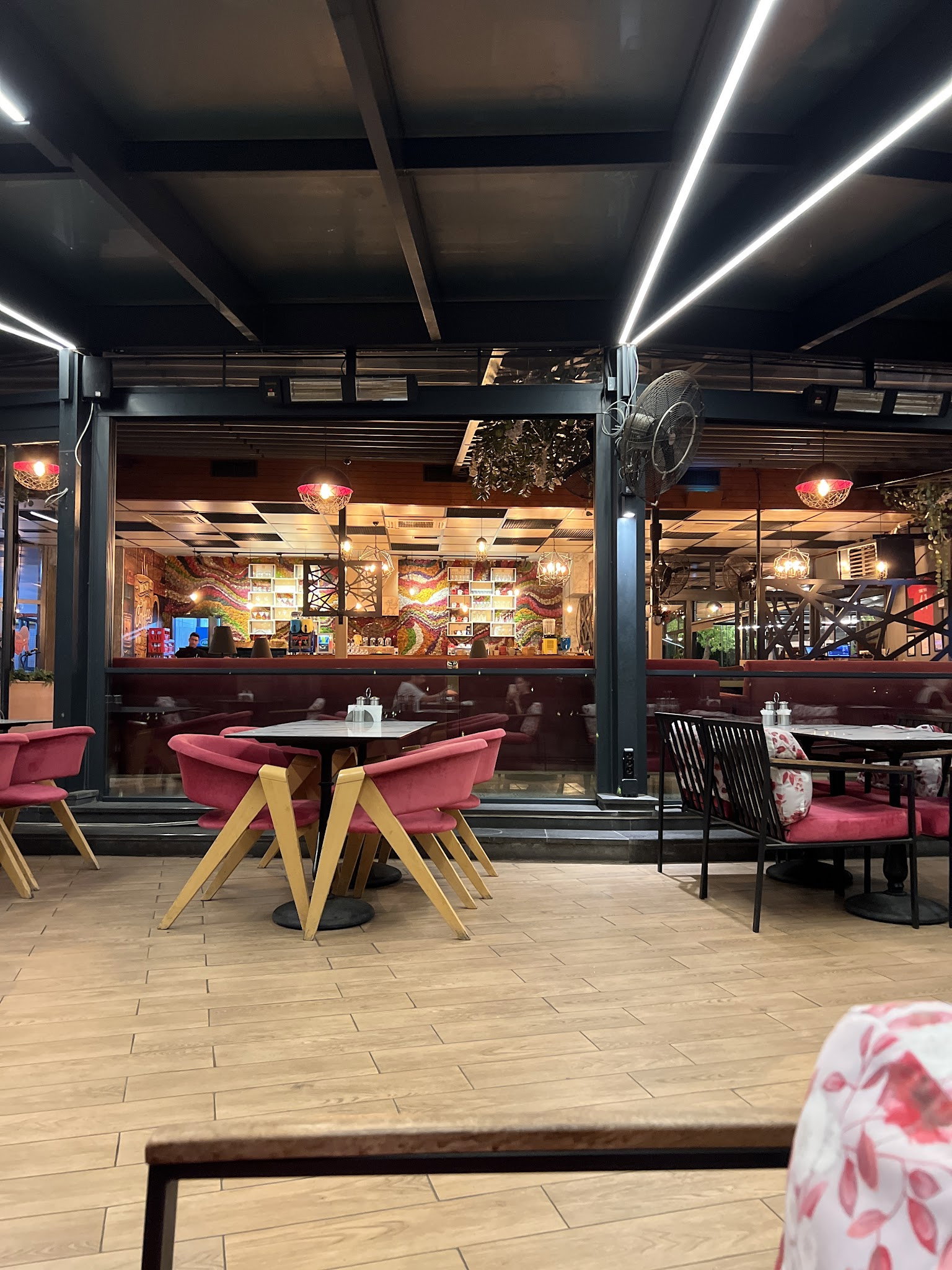 Monna Cafe Restorant