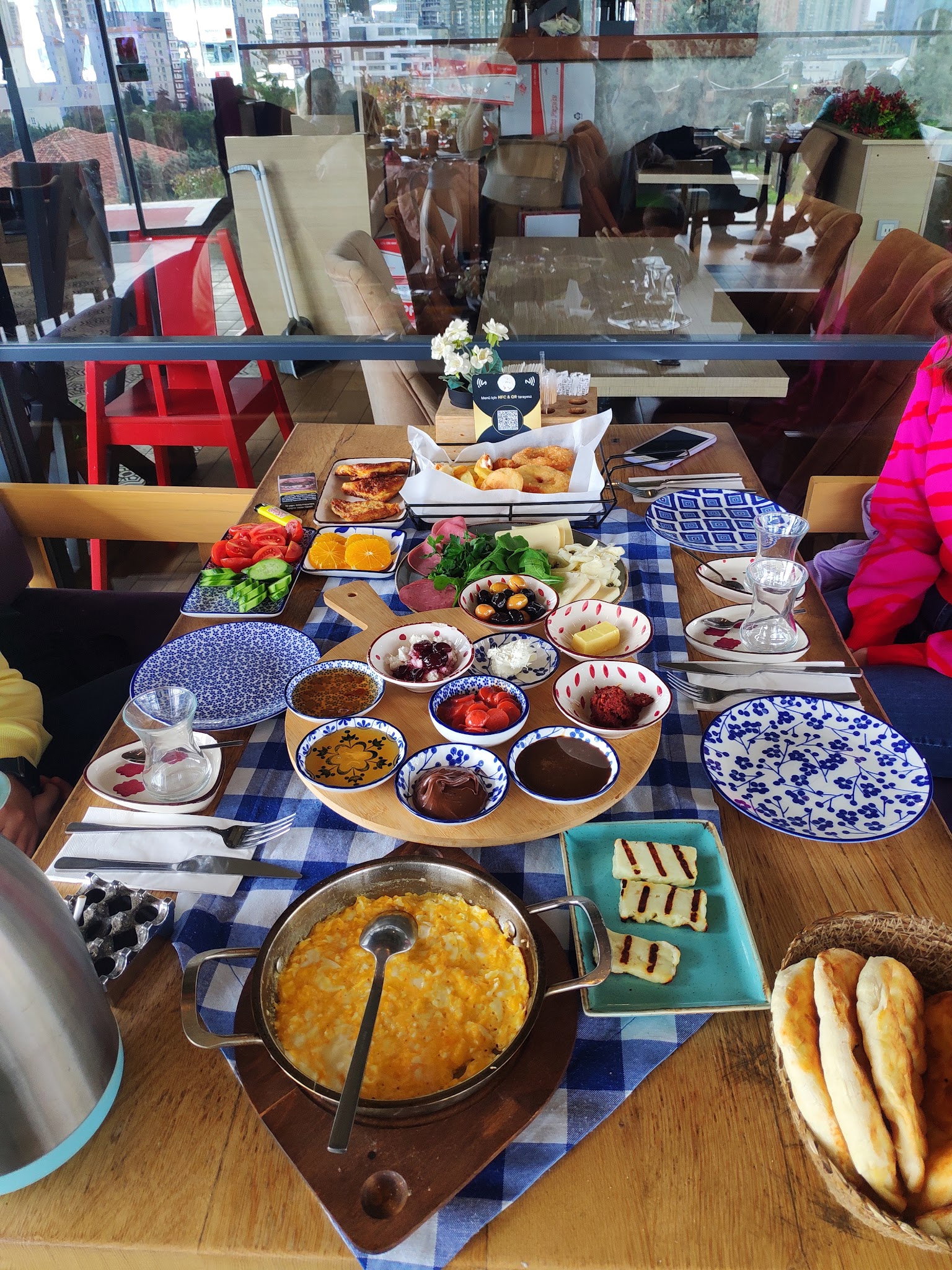 Monna Cafe Restorant