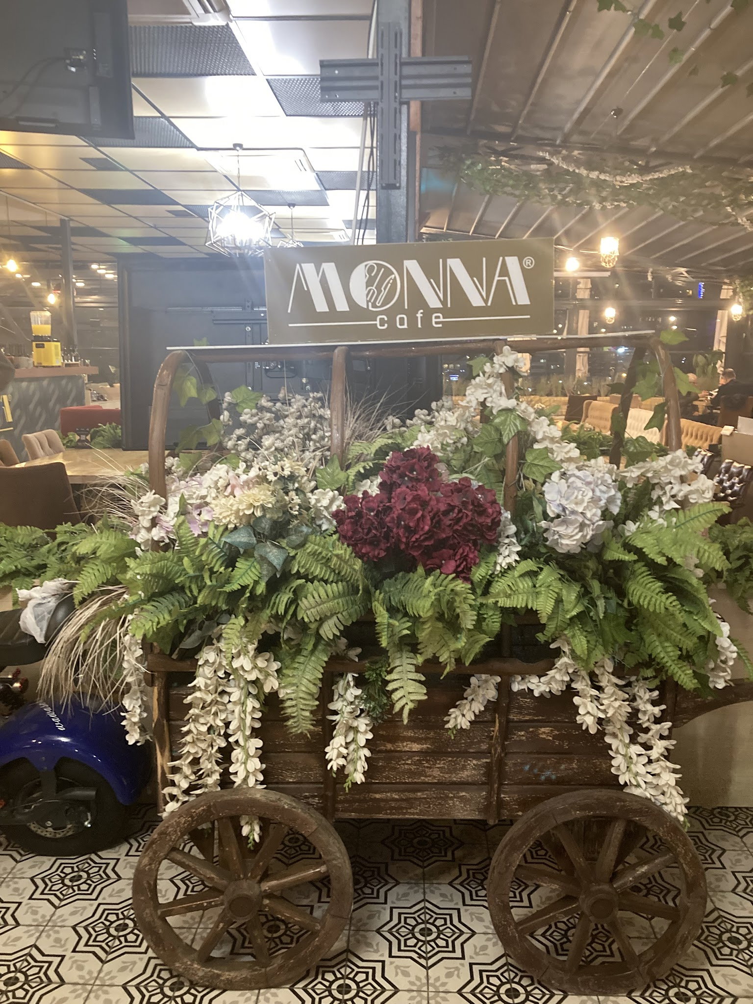 Monna Cafe Restorant