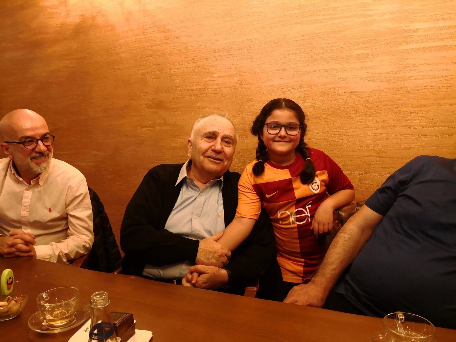 Monna Cafe Restorant