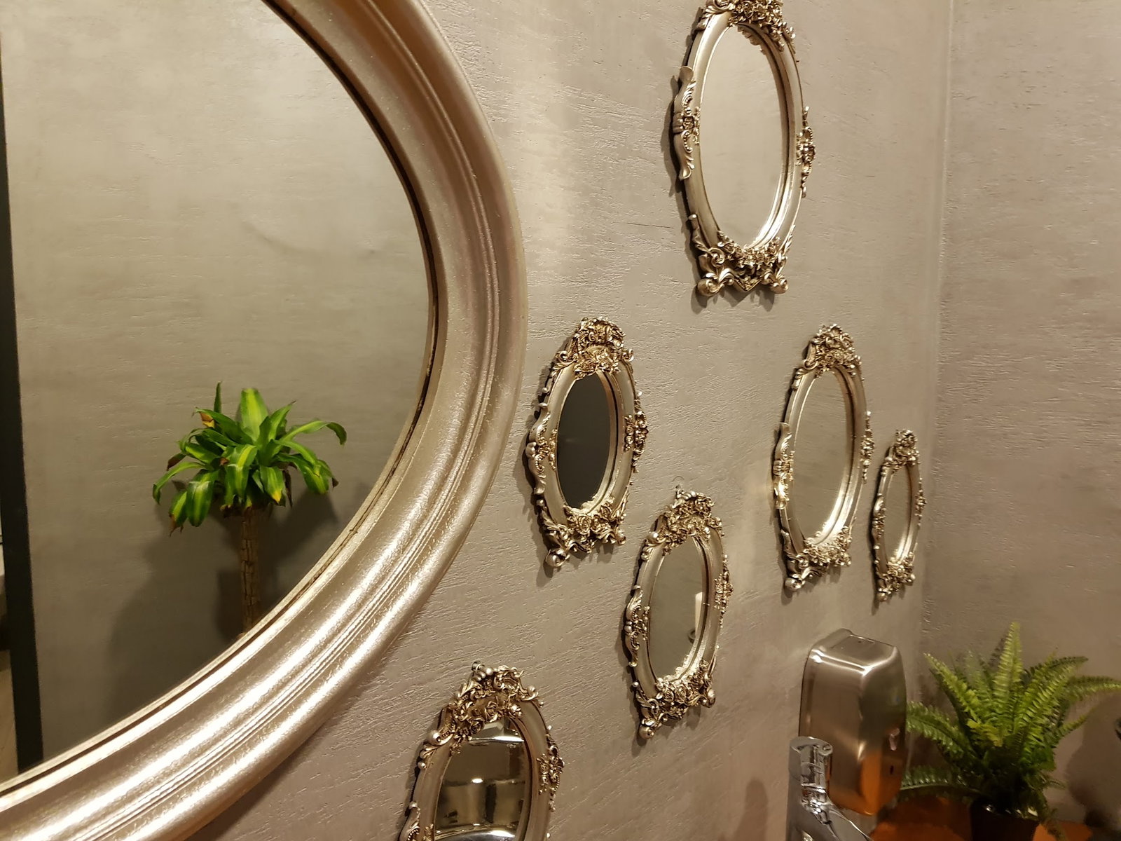 Monna Cafe Restorant