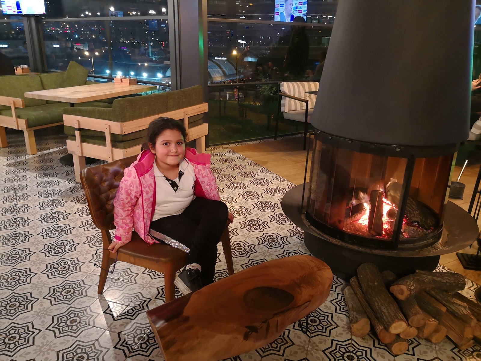 Monna Cafe Restorant