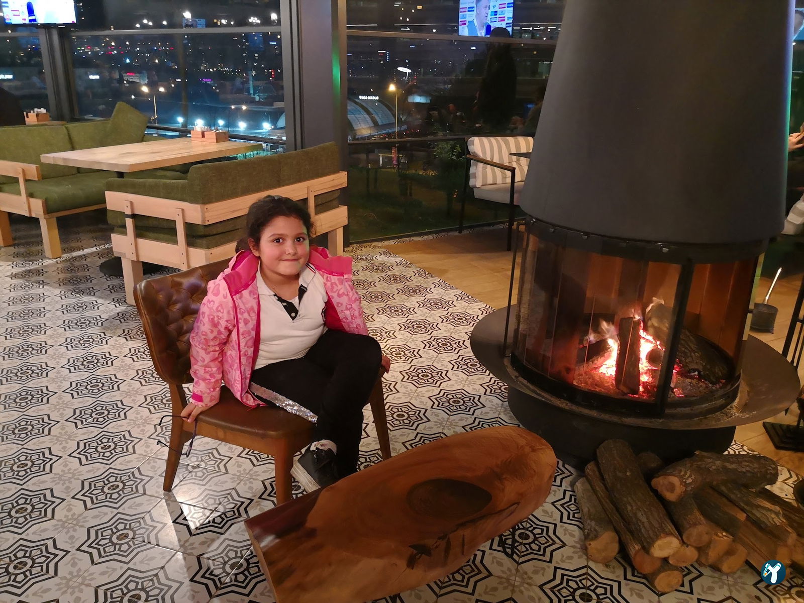 Monna Cafe Restorant
