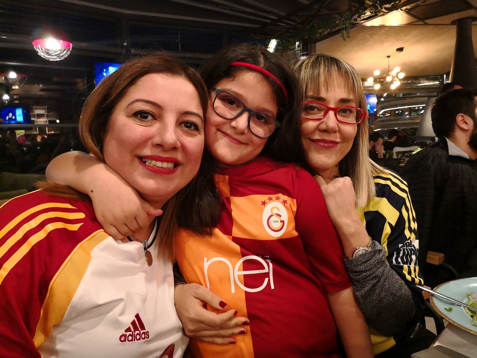 Monna Cafe Restorant