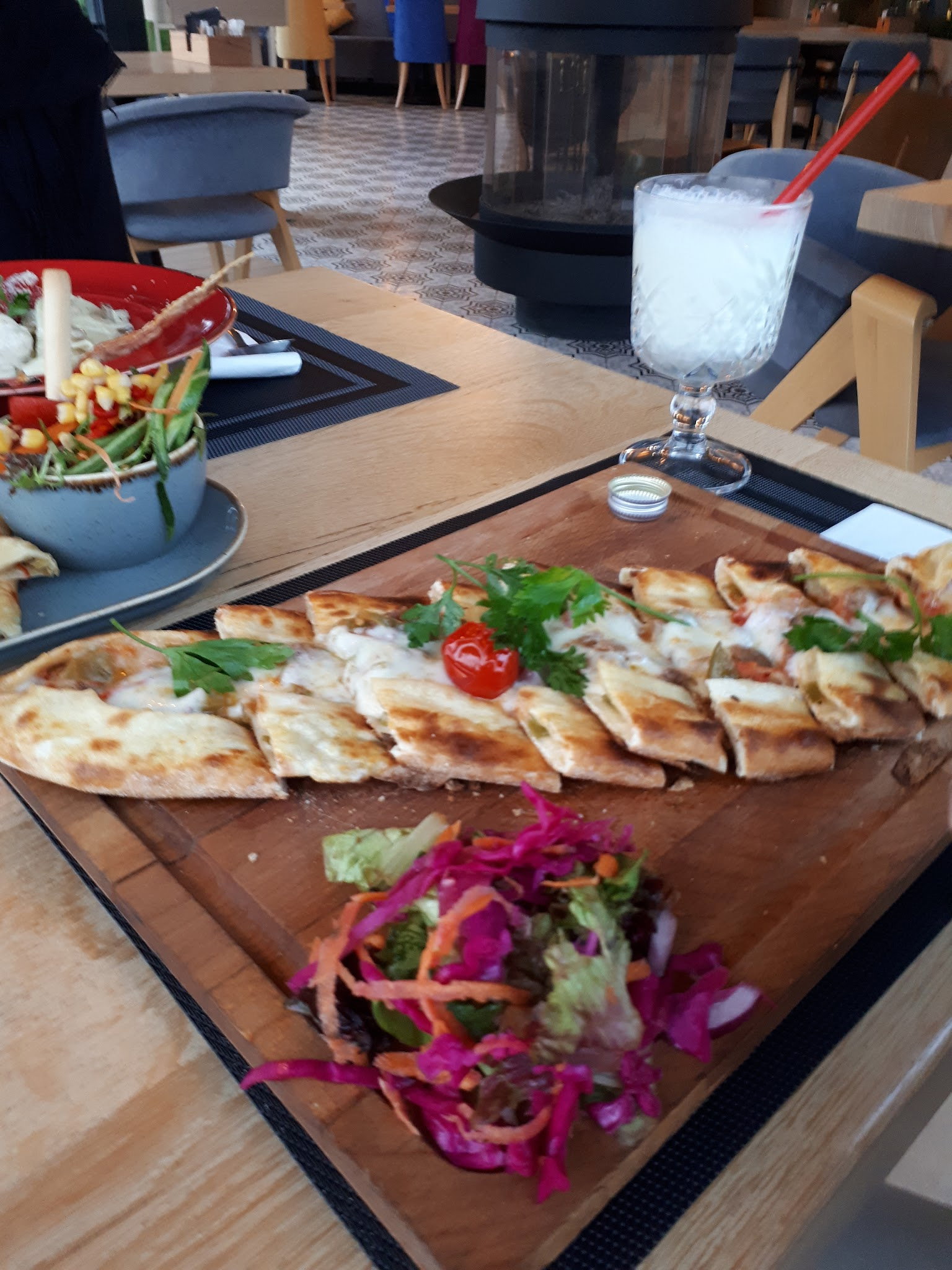 Monna Cafe Restorant