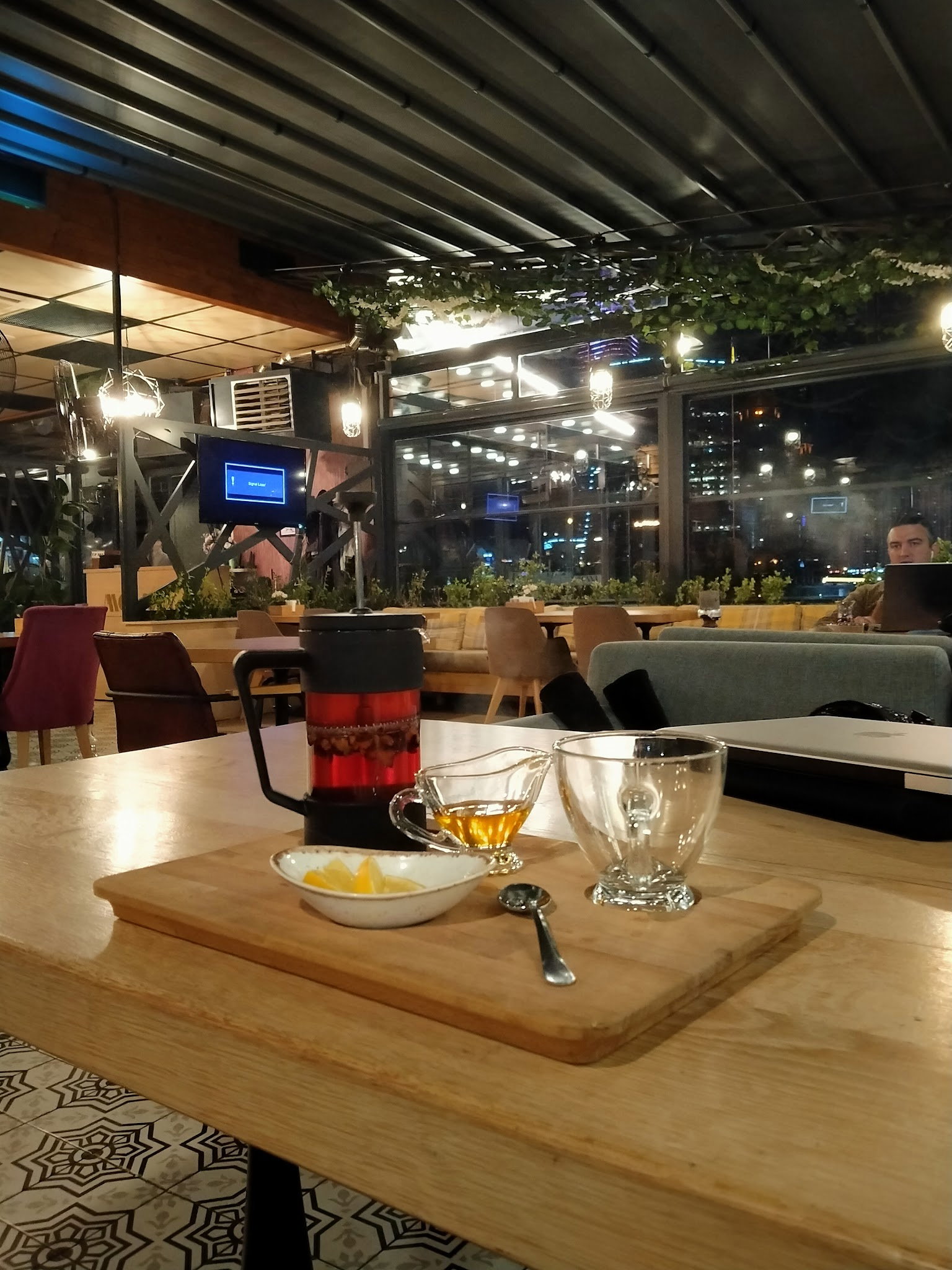 Monna Cafe Restorant