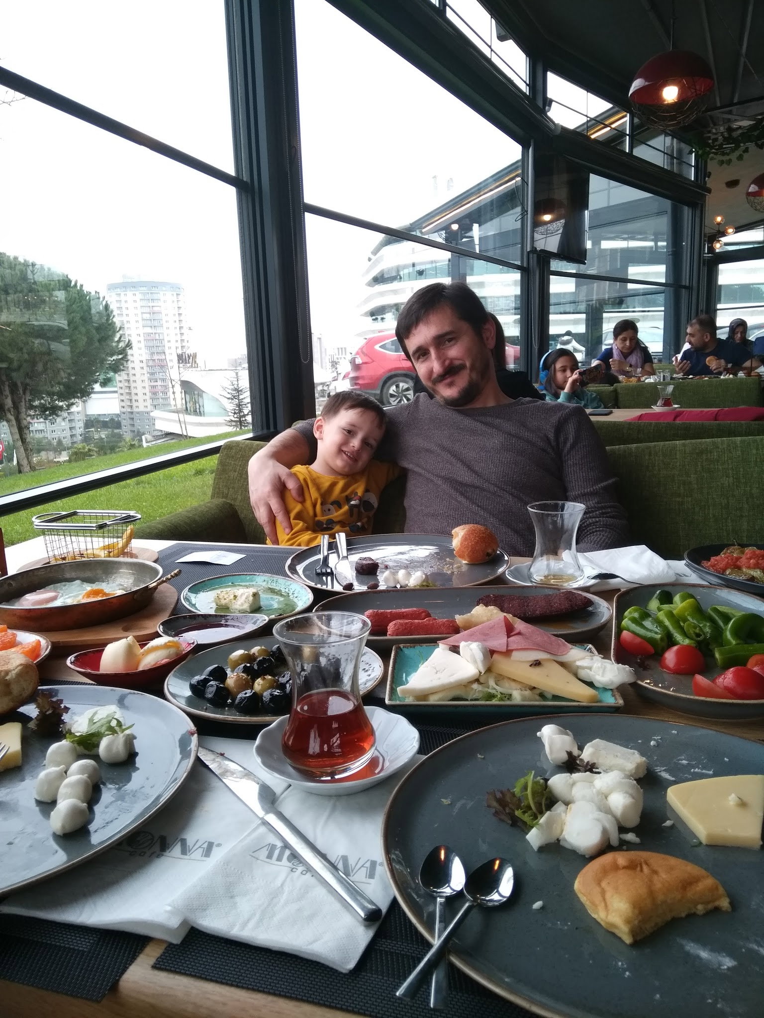 Monna Cafe Restorant