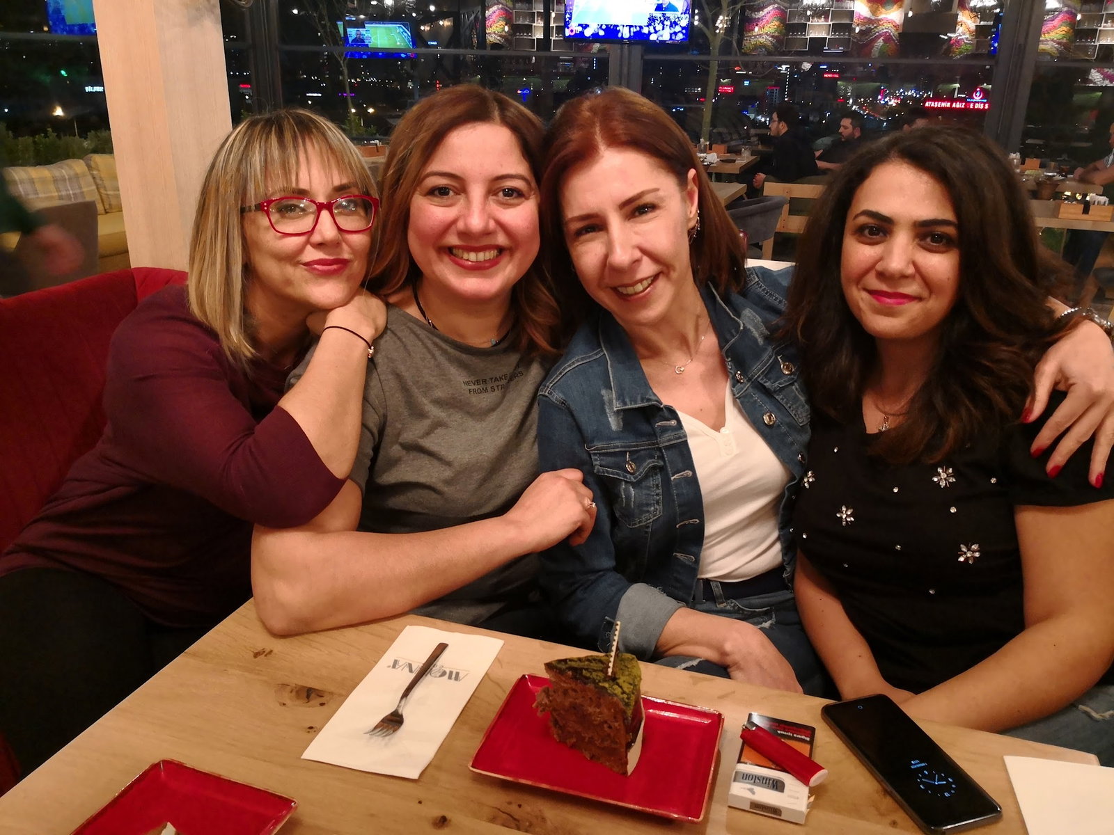 Monna Cafe Restorant