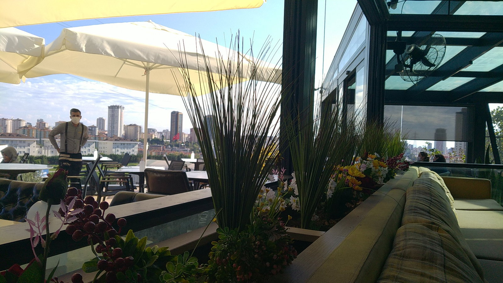 Monna Cafe Restorant