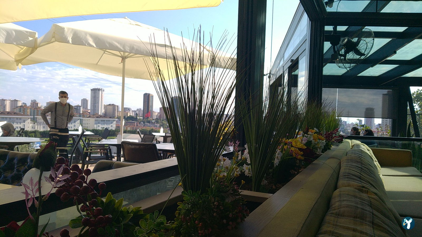 Monna Cafe Restorant