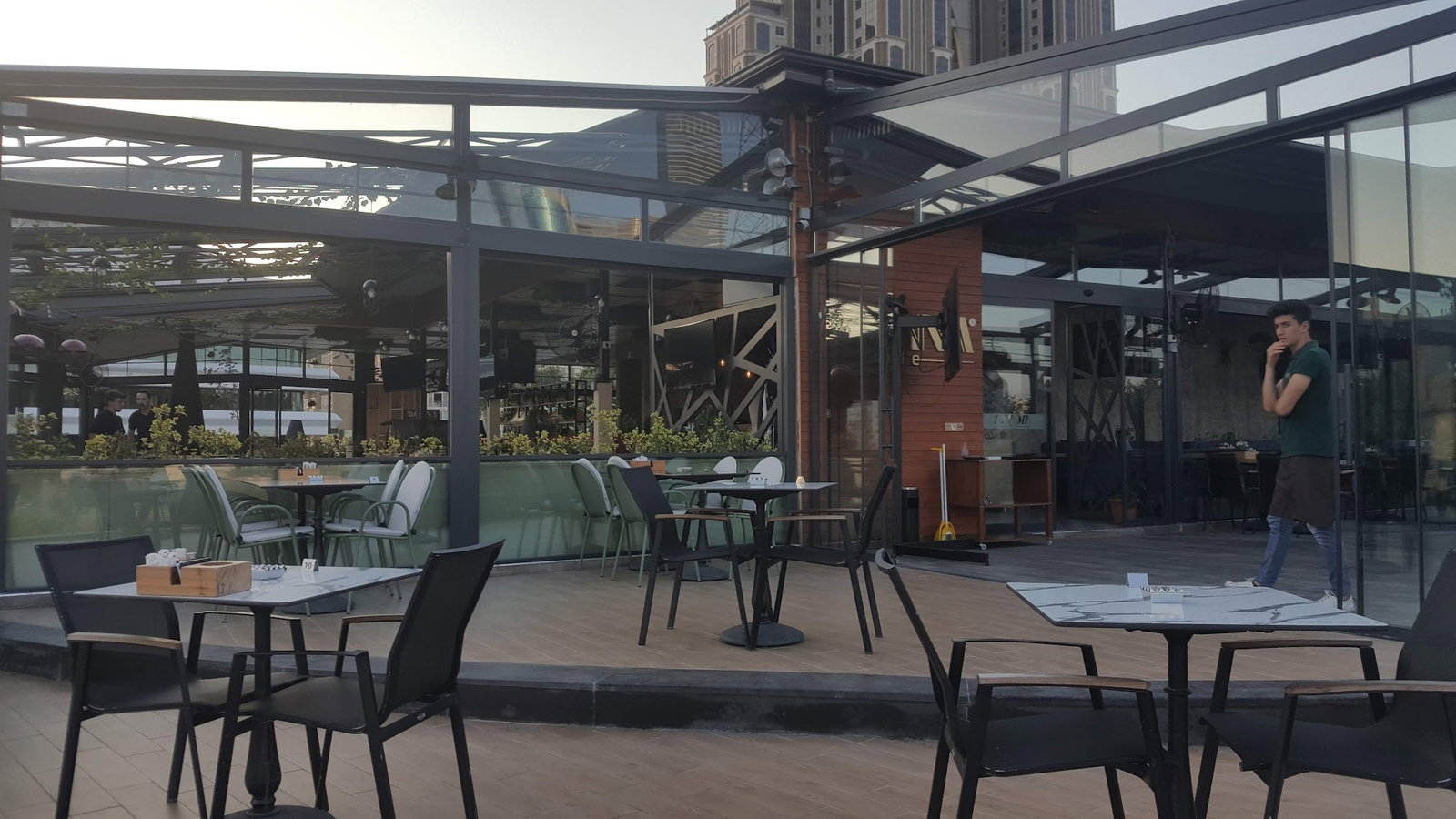 Monna Cafe Restorant