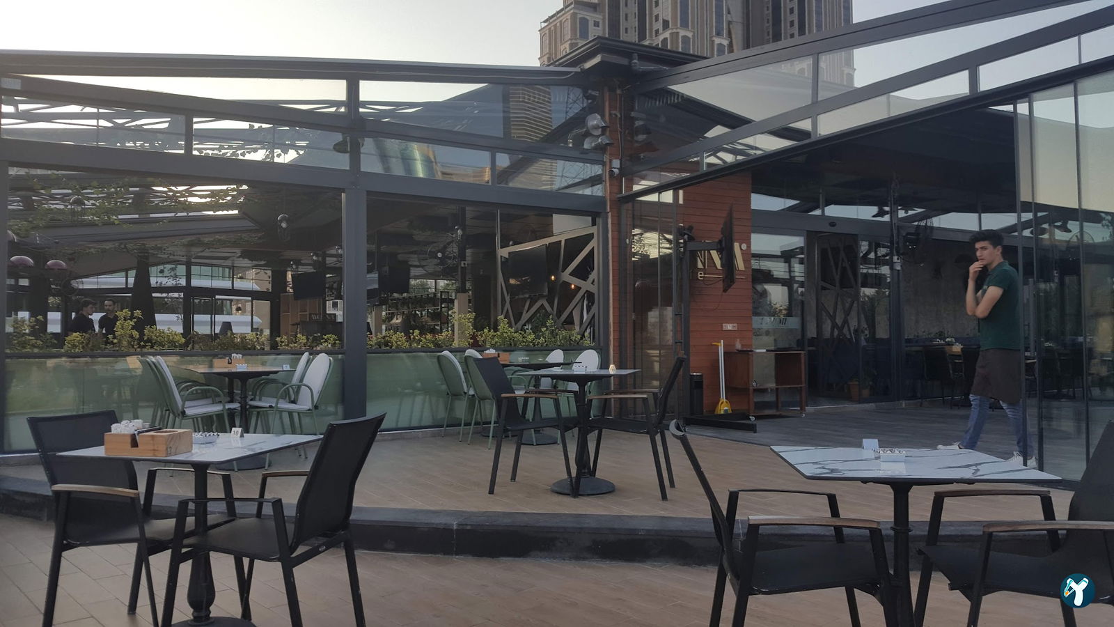 Monna Cafe Restorant