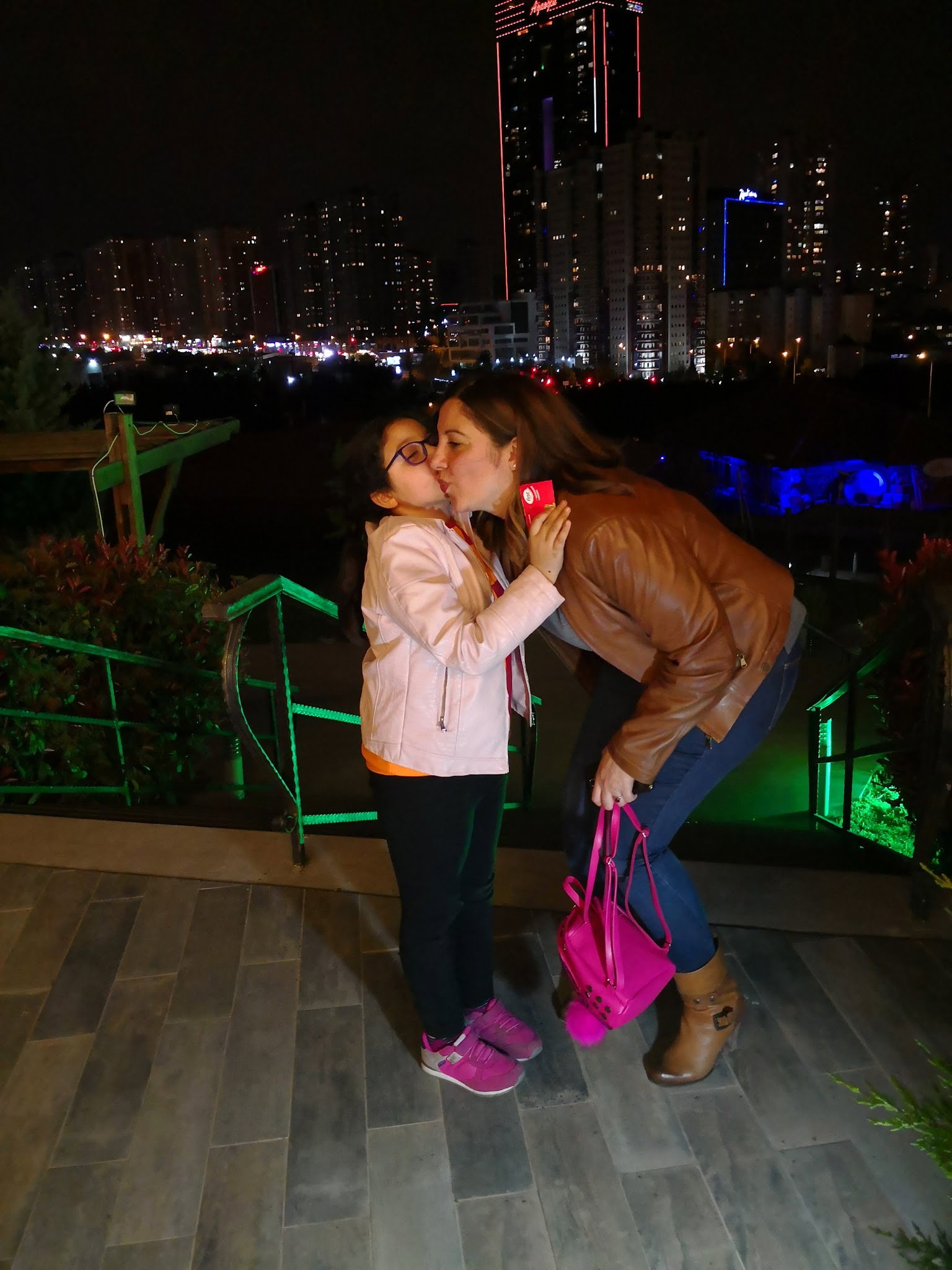 Monna Cafe Restorant