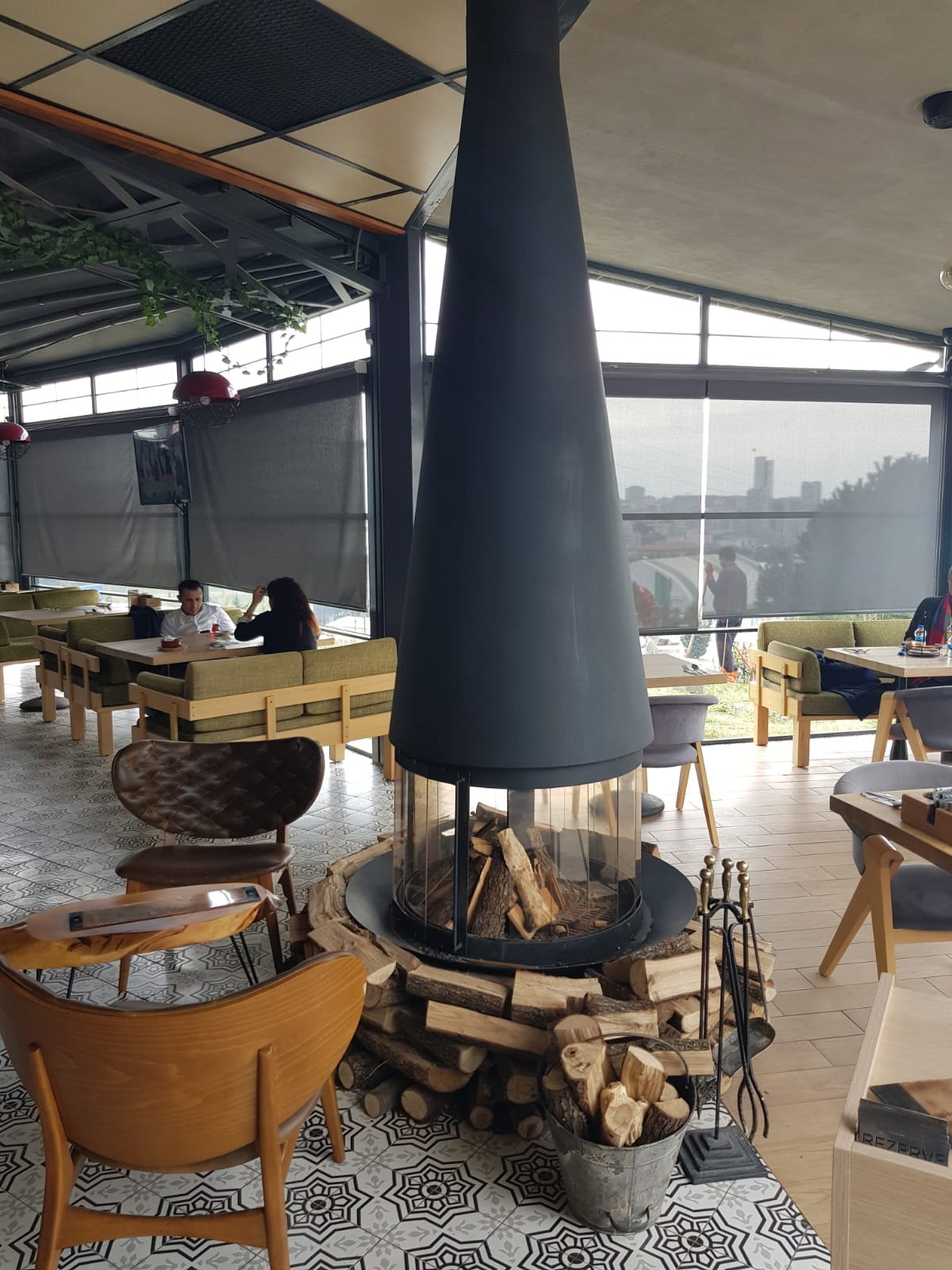 Monna Cafe Restorant