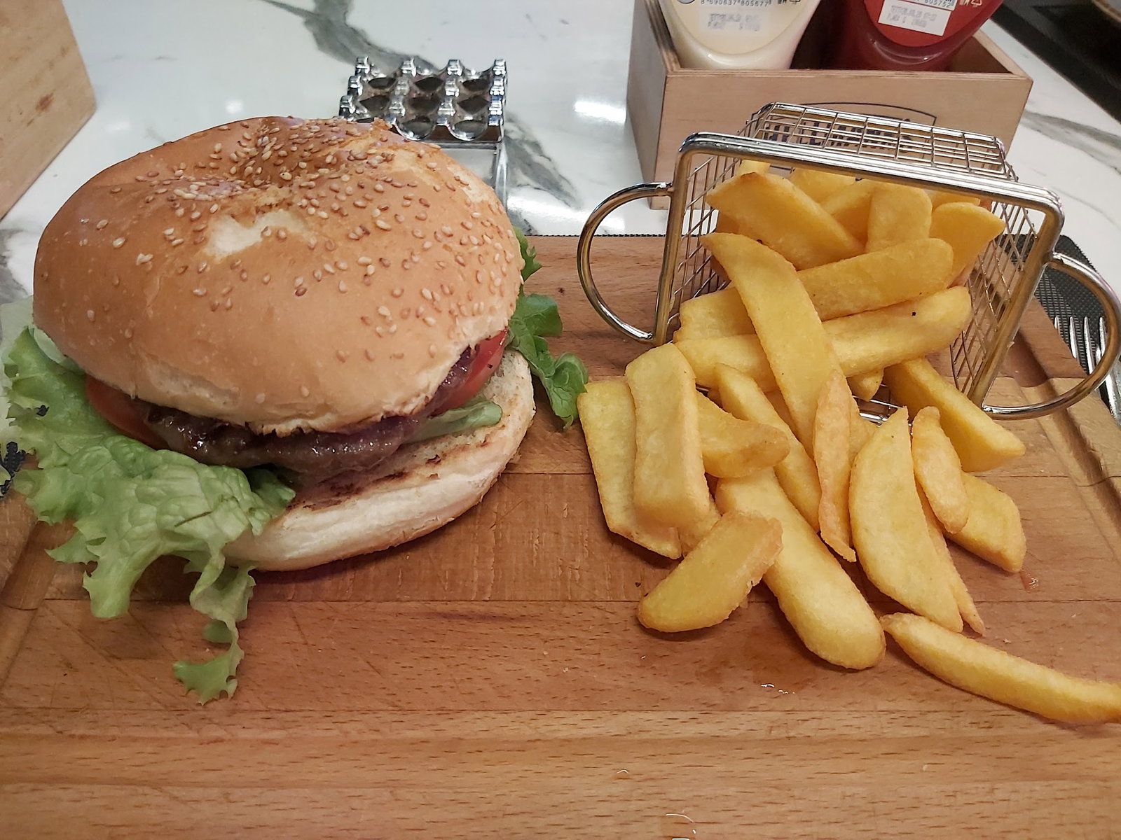 Monna Cafe Restorant