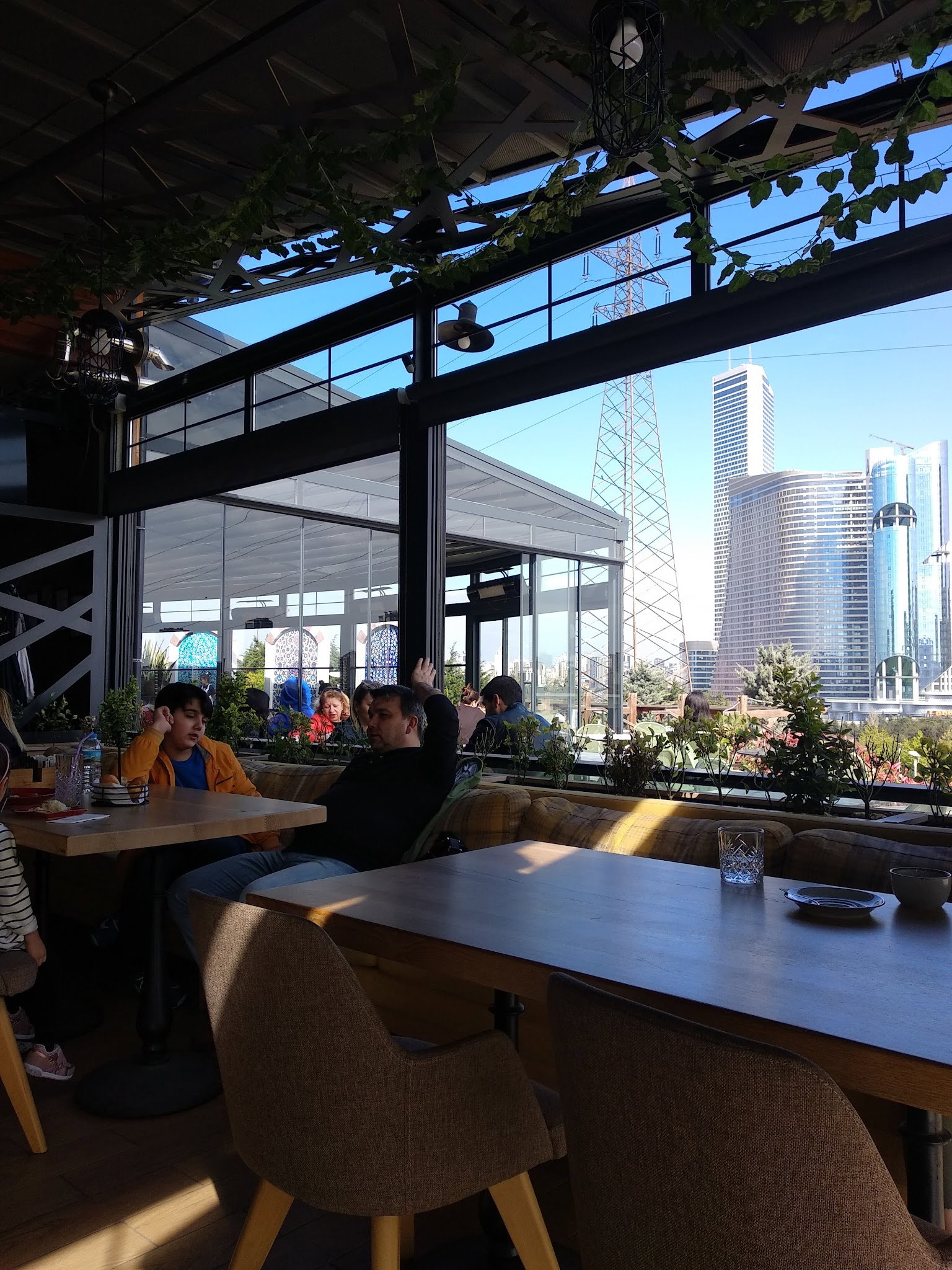 Monna Cafe Restorant