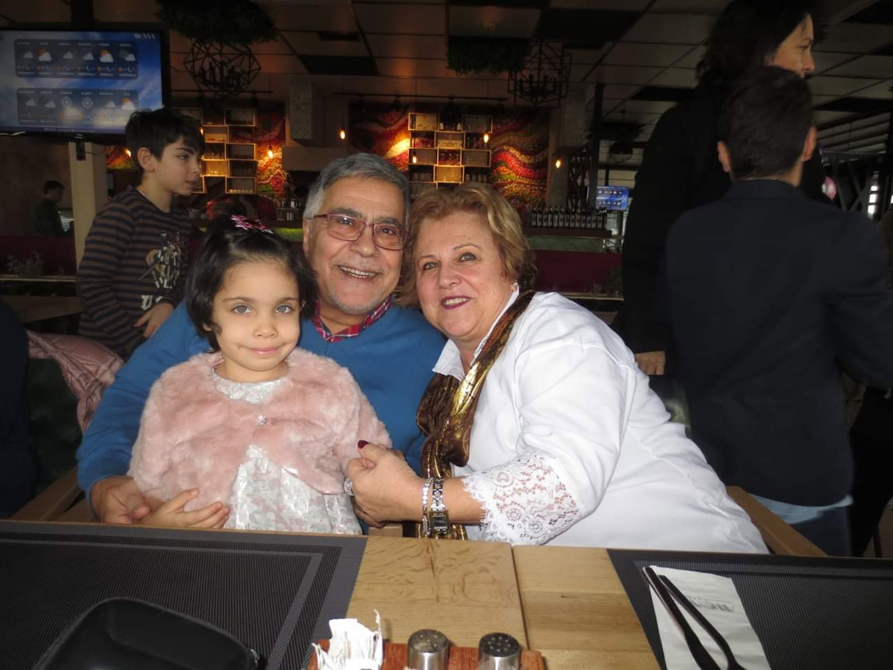 Monna Cafe Restorant