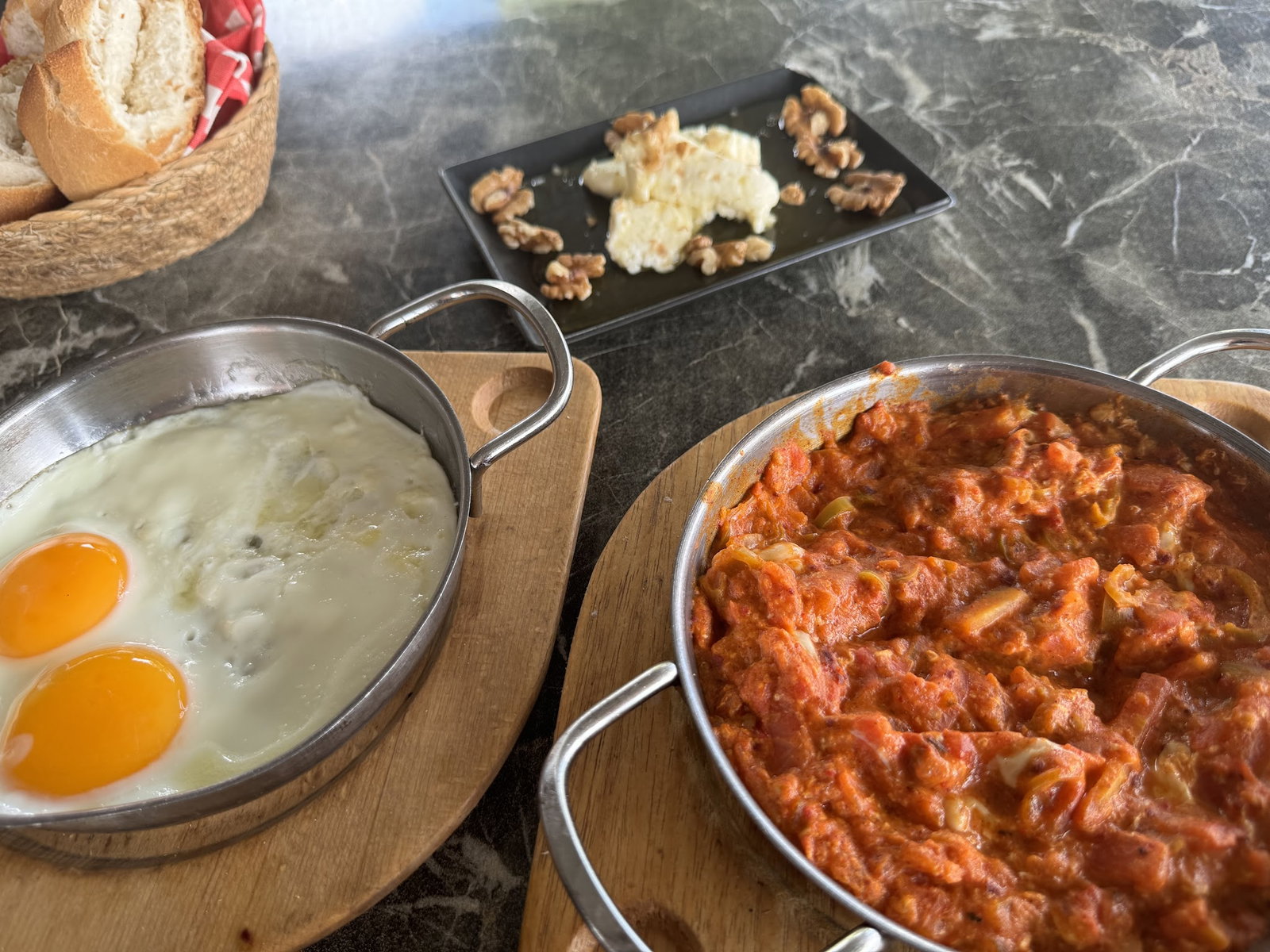 Monna Cafe Restorant